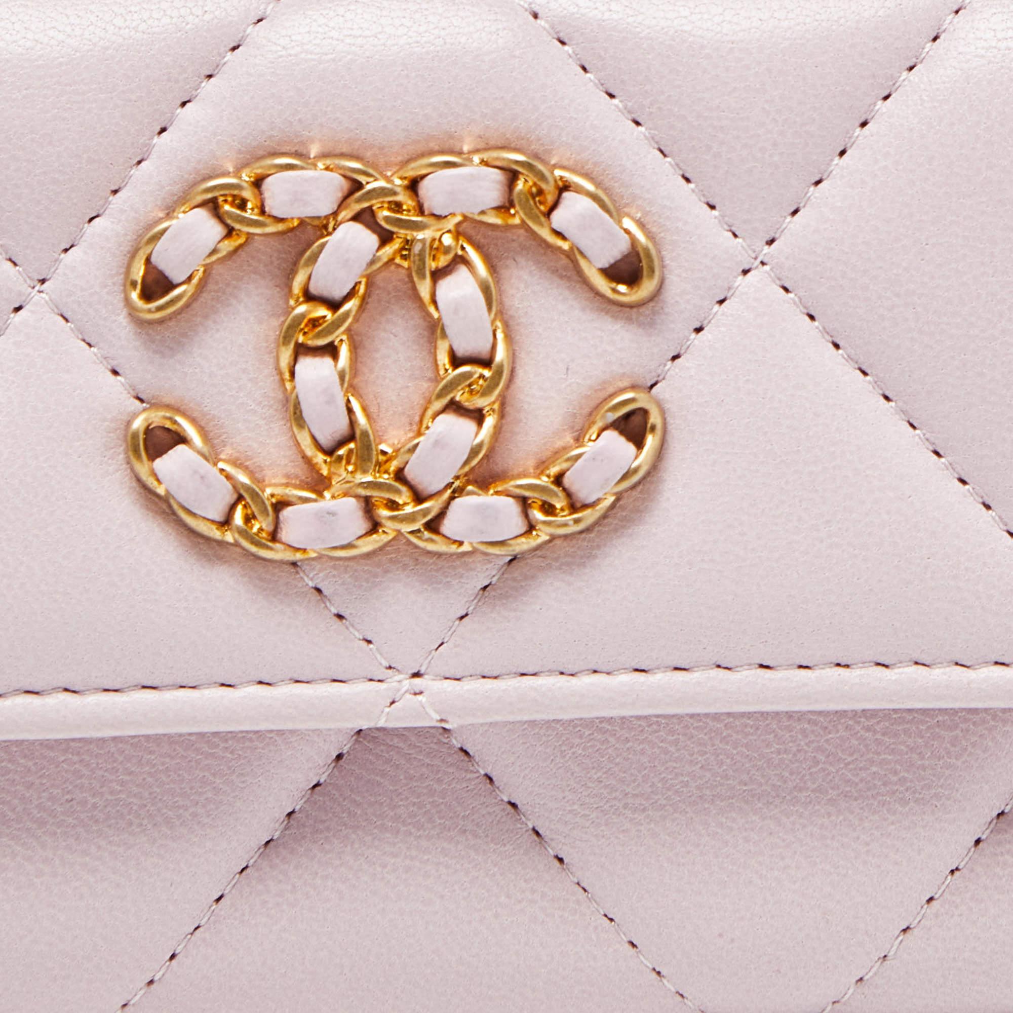 Chanel Pink Quilted Leather 19 Card Case In New Condition For Sale In Dubai, Al Qouz 2