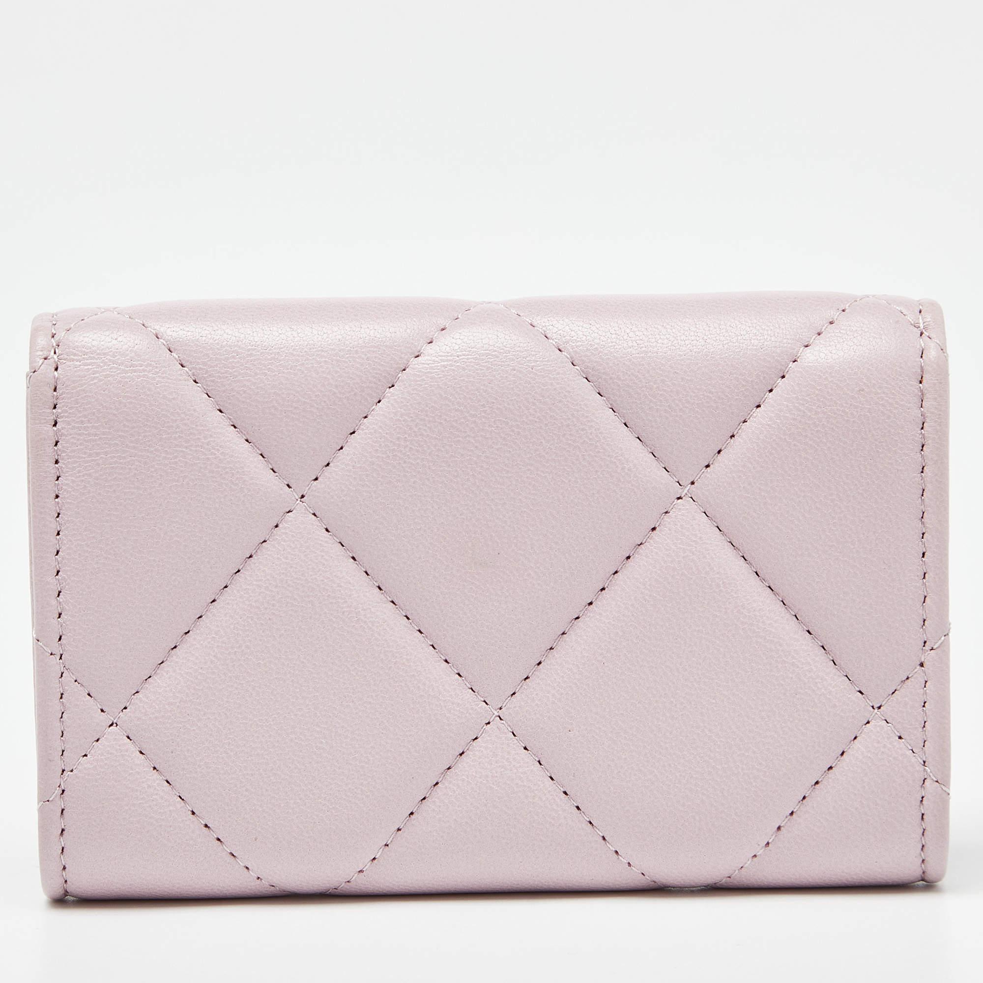  Chanel - Porte-cartes 19 en cuir matelassé rose Pour femmes 