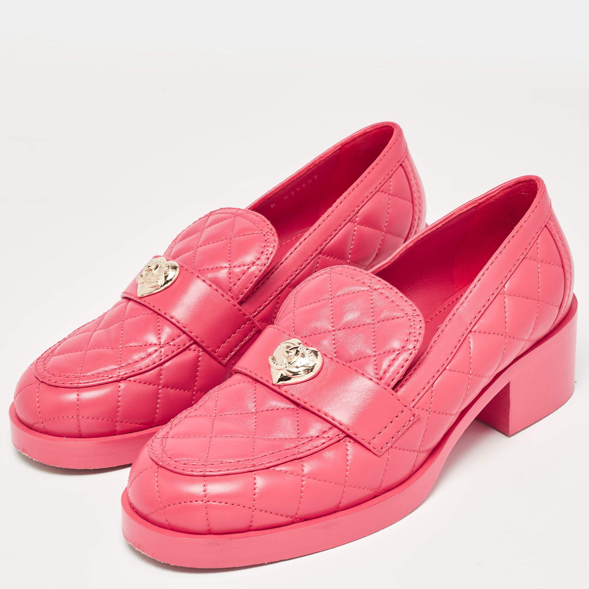 To perfectly complement your attires we bring you this pair of loafers that speak nothing but style. The shoes have been crafted with skill and are designed to be easy to slip on. They are just the right choice to complement your fashionable side.