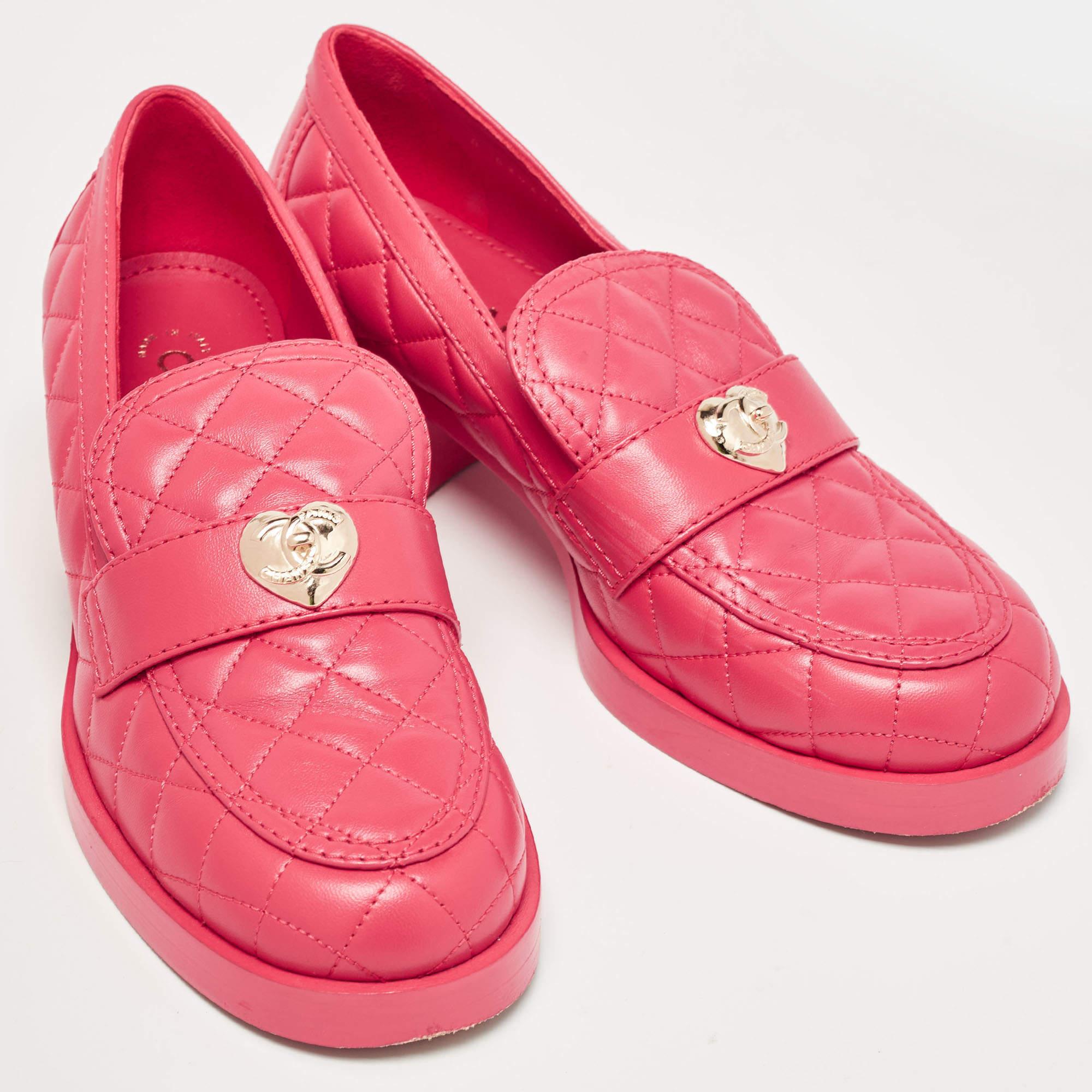 Women's Chanel Pink Quilted Leather CC Block Heel Loafers Size 40 For Sale