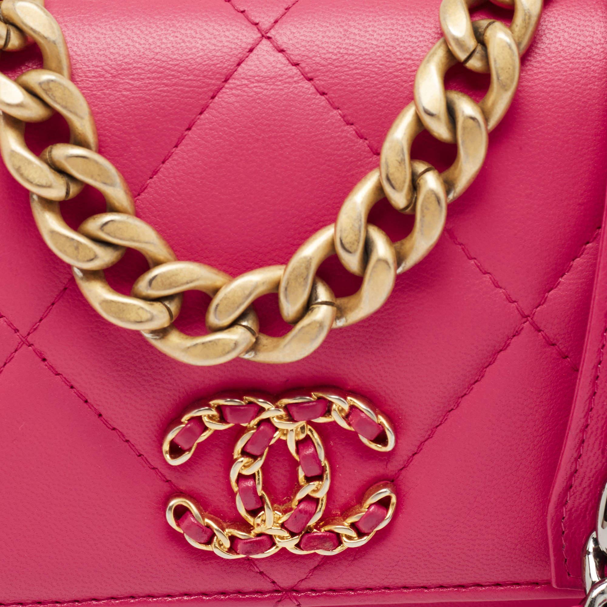 Portefeuille Chanel 19 en cuir matelassé rose sur chaîne 5
