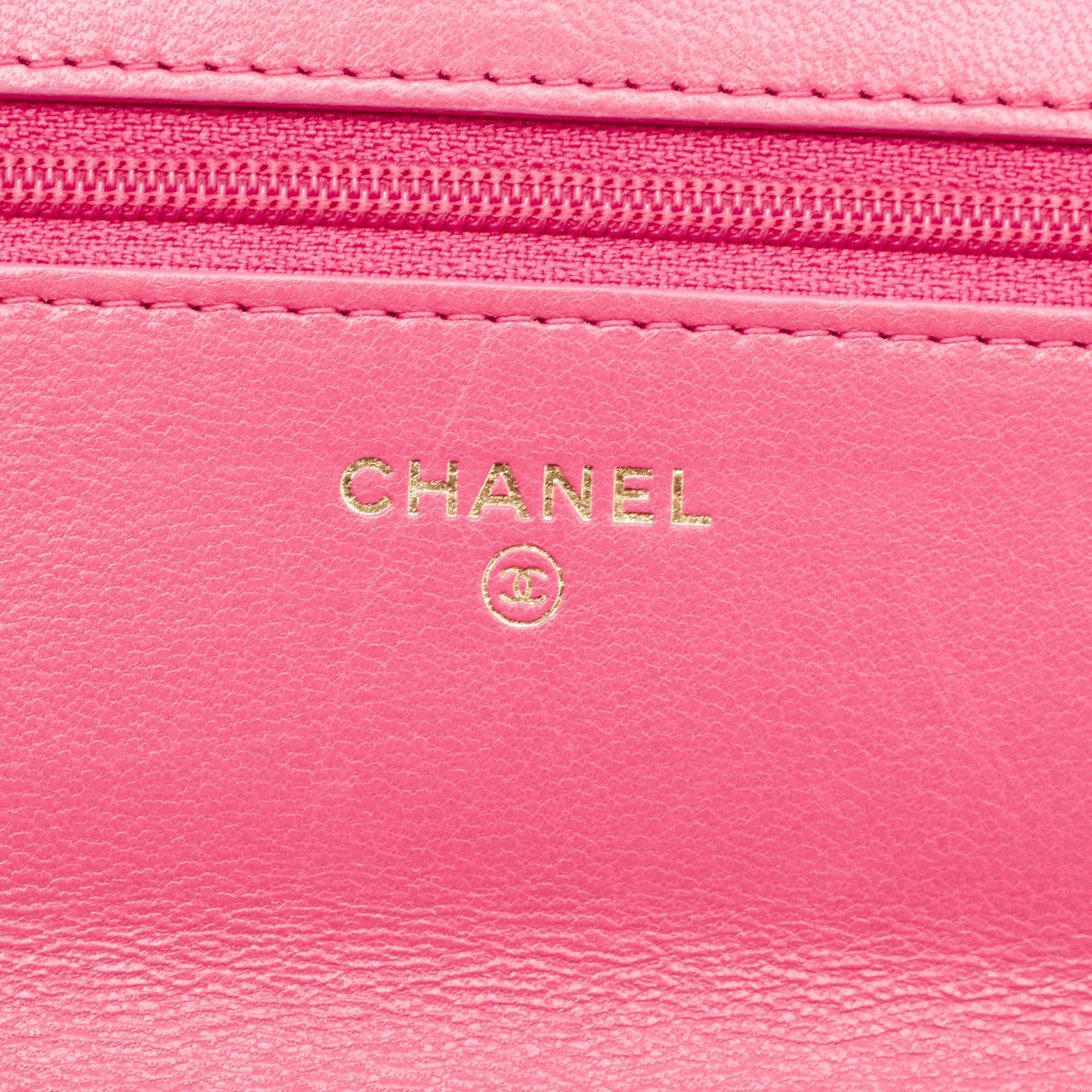 Portefeuille Chanel 19 en cuir matelassé rose sur chaîne 7