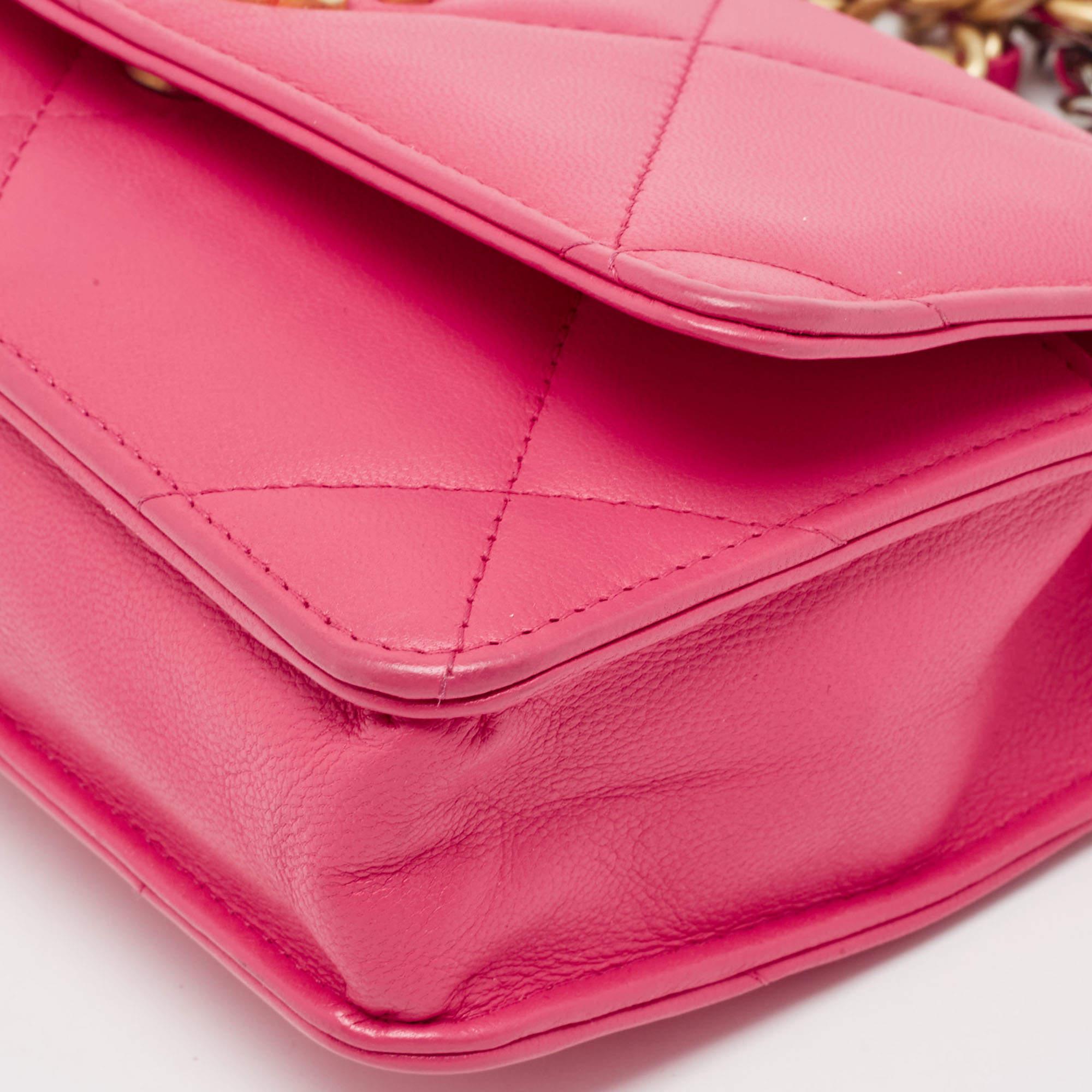  Portefeuille Chanel 19 en cuir matelassé rose sur chaîne Pour femmes 