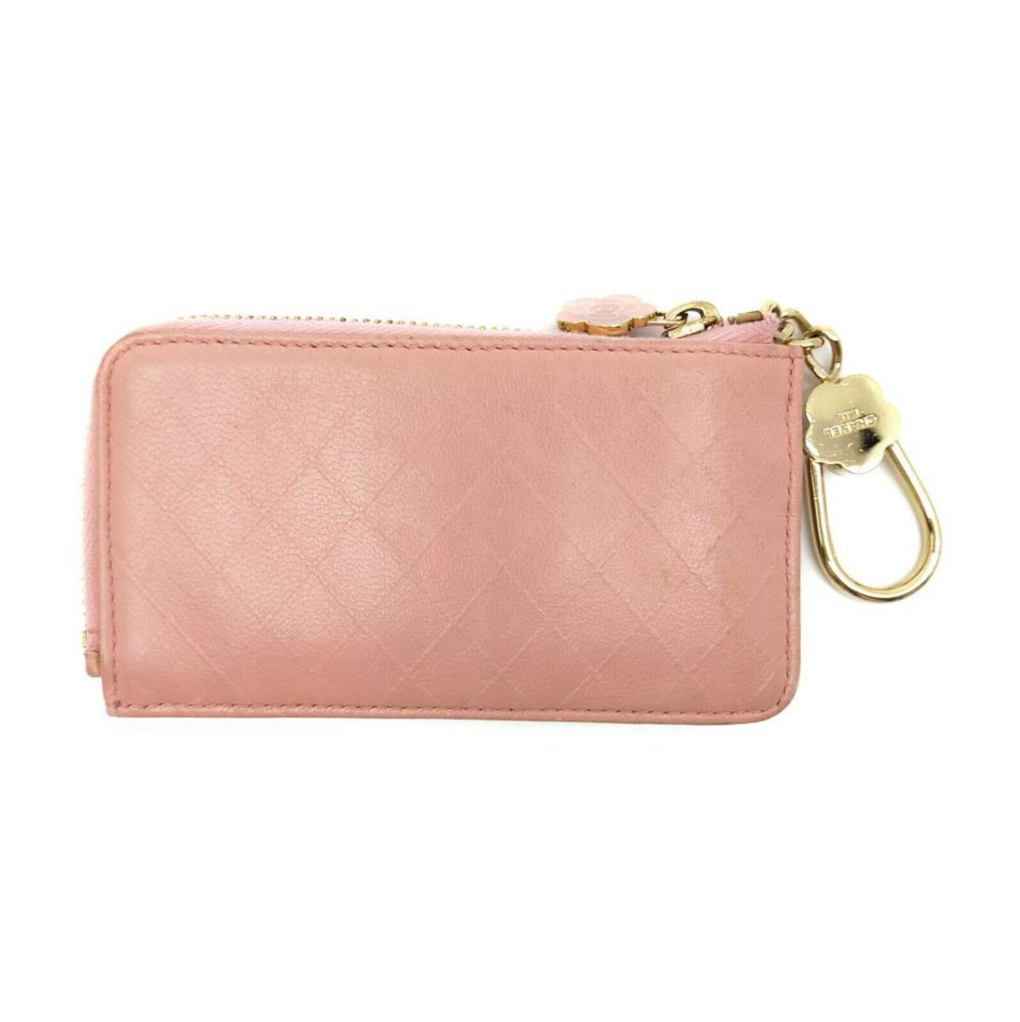 Chanel Pink Quilted Leather Coin Purse Key Chain Pouch 72ck322s
GOOD+ CONDITION
(7.25/10 or B+)
Includes Serial Seal Sticker

(Outside) Minor marks and Rubs

(Inside) minor marks in the note compartments

(zipper) Zipper works properly





Width