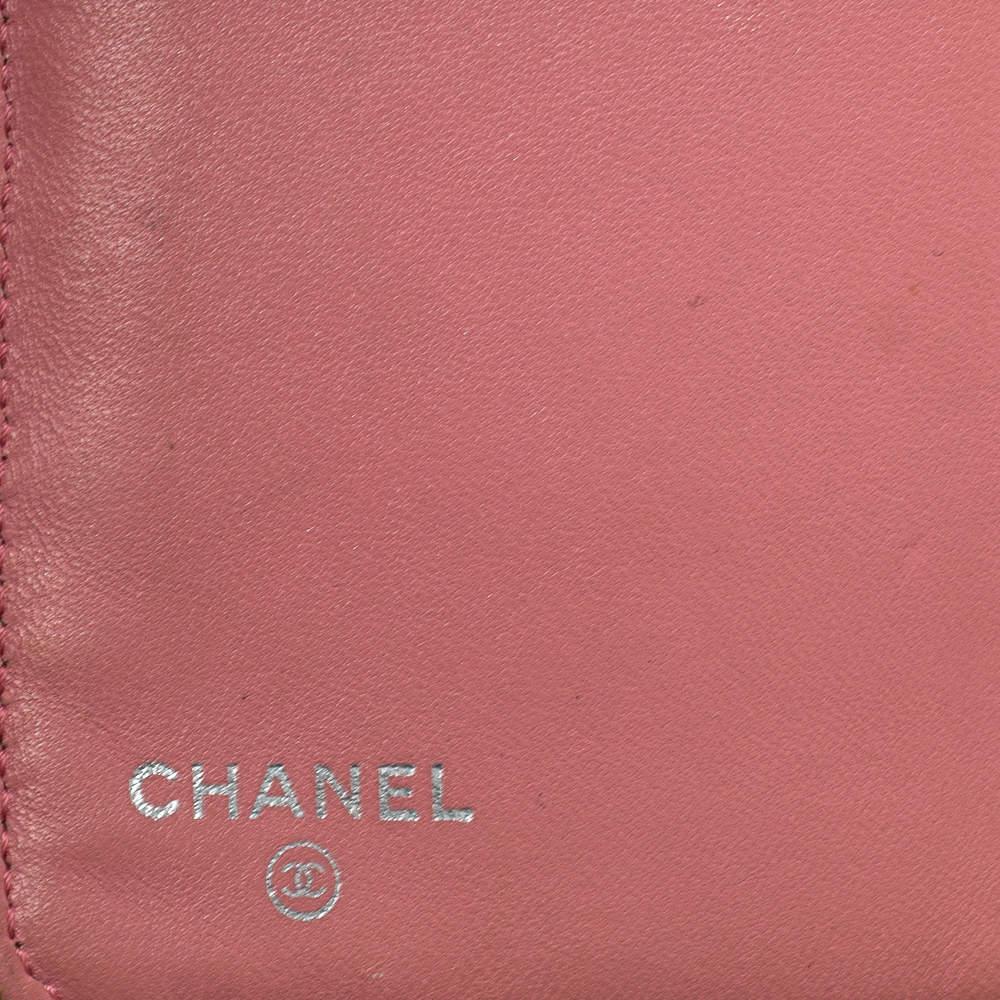 Chanel Rosa gestepptes Leder L Yen Kontinentales Portemonnaie aus Leder im Zustand „Gut“ im Angebot in Dubai, Al Qouz 2
