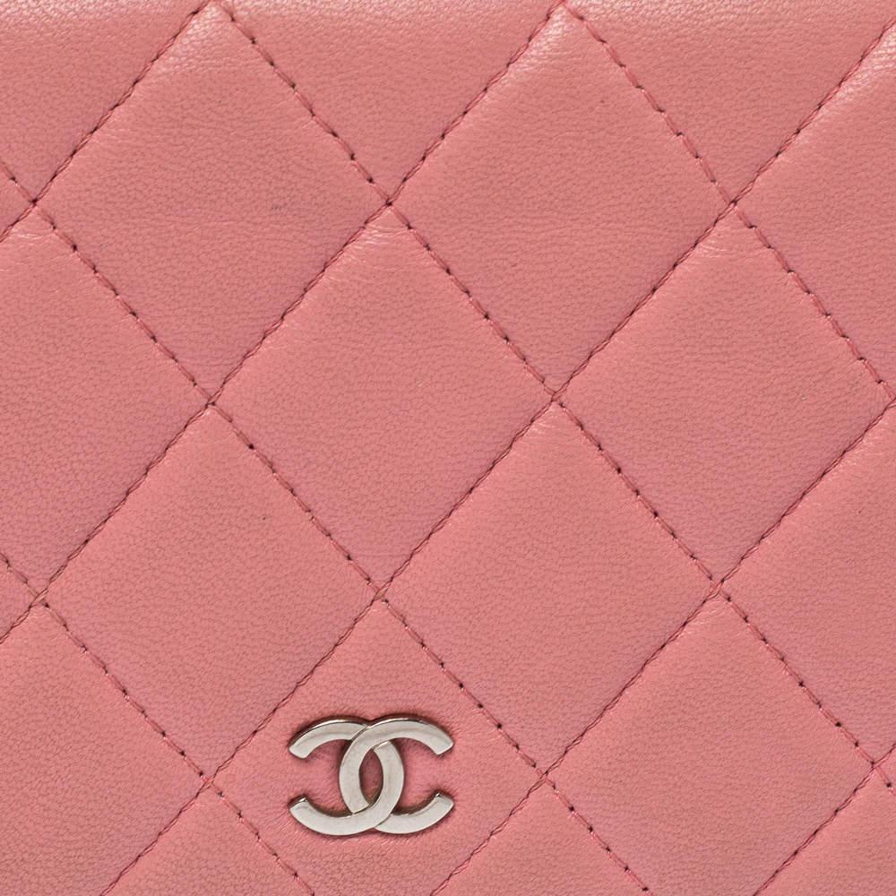 Chanel Rosa gestepptes Leder L Yen Kontinentales Portemonnaie aus Leder im Angebot 5