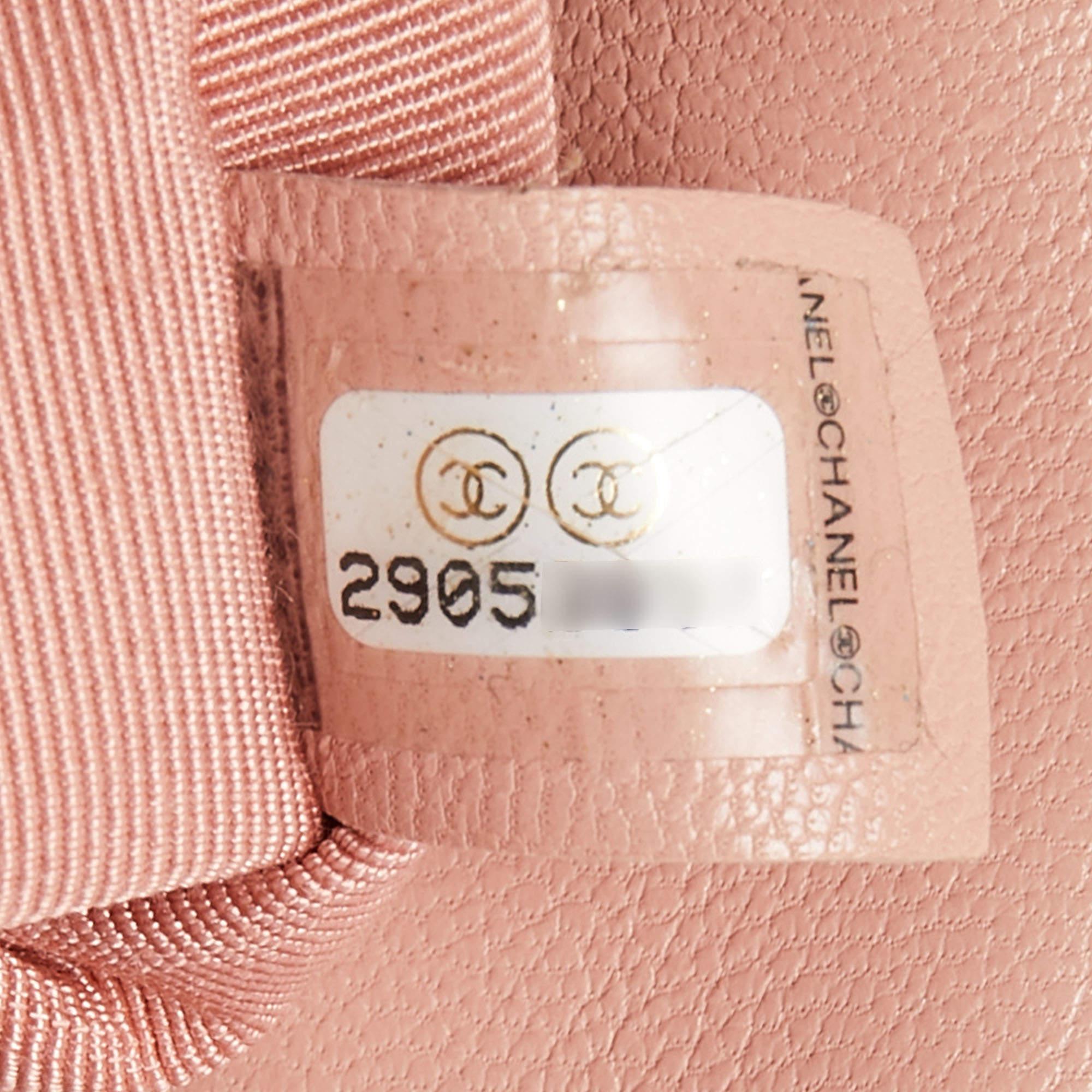 Chanel grand sac à rabat 19 en cuir matelassé rose en vente 6