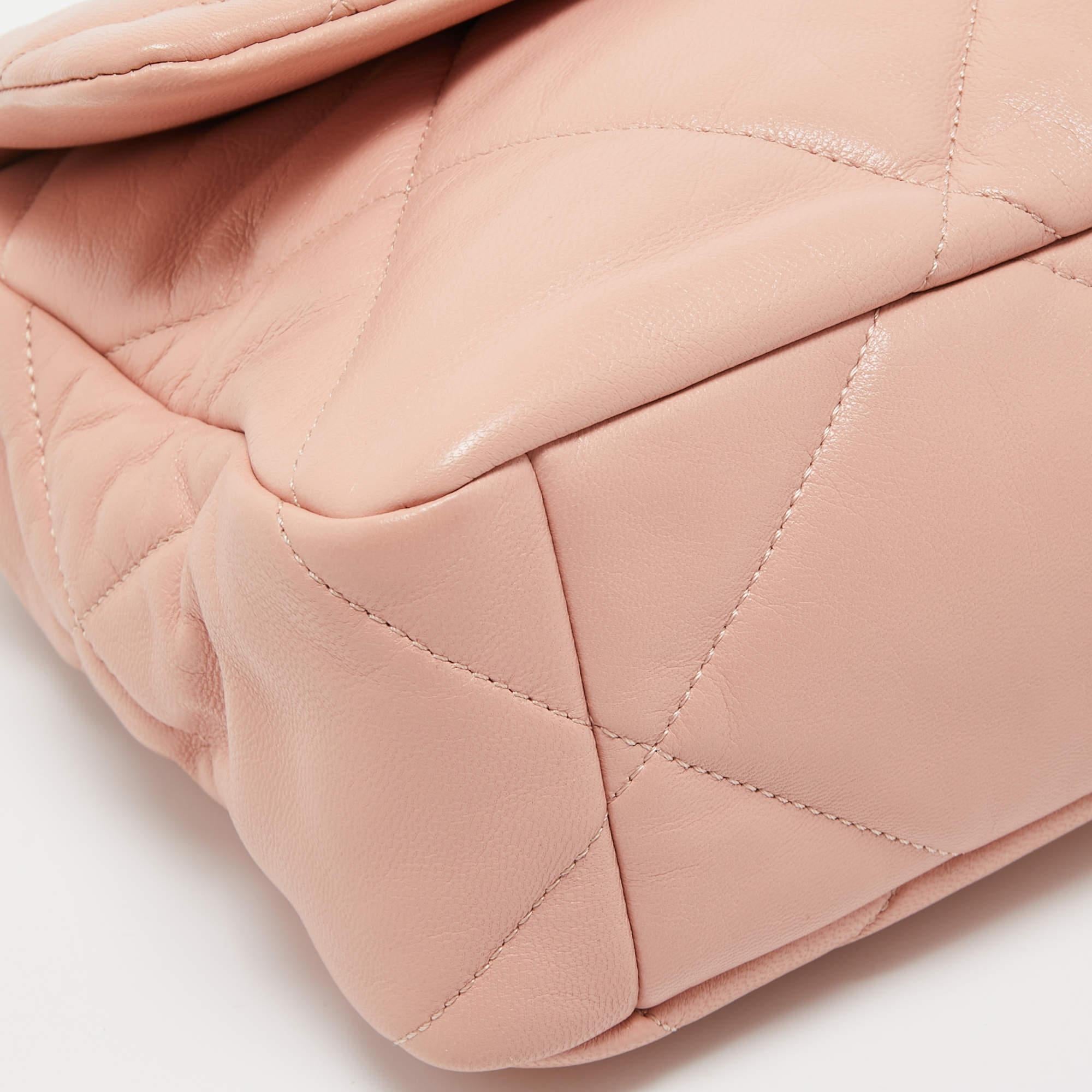 Chanel grand sac à rabat 19 en cuir matelassé rose en vente 7