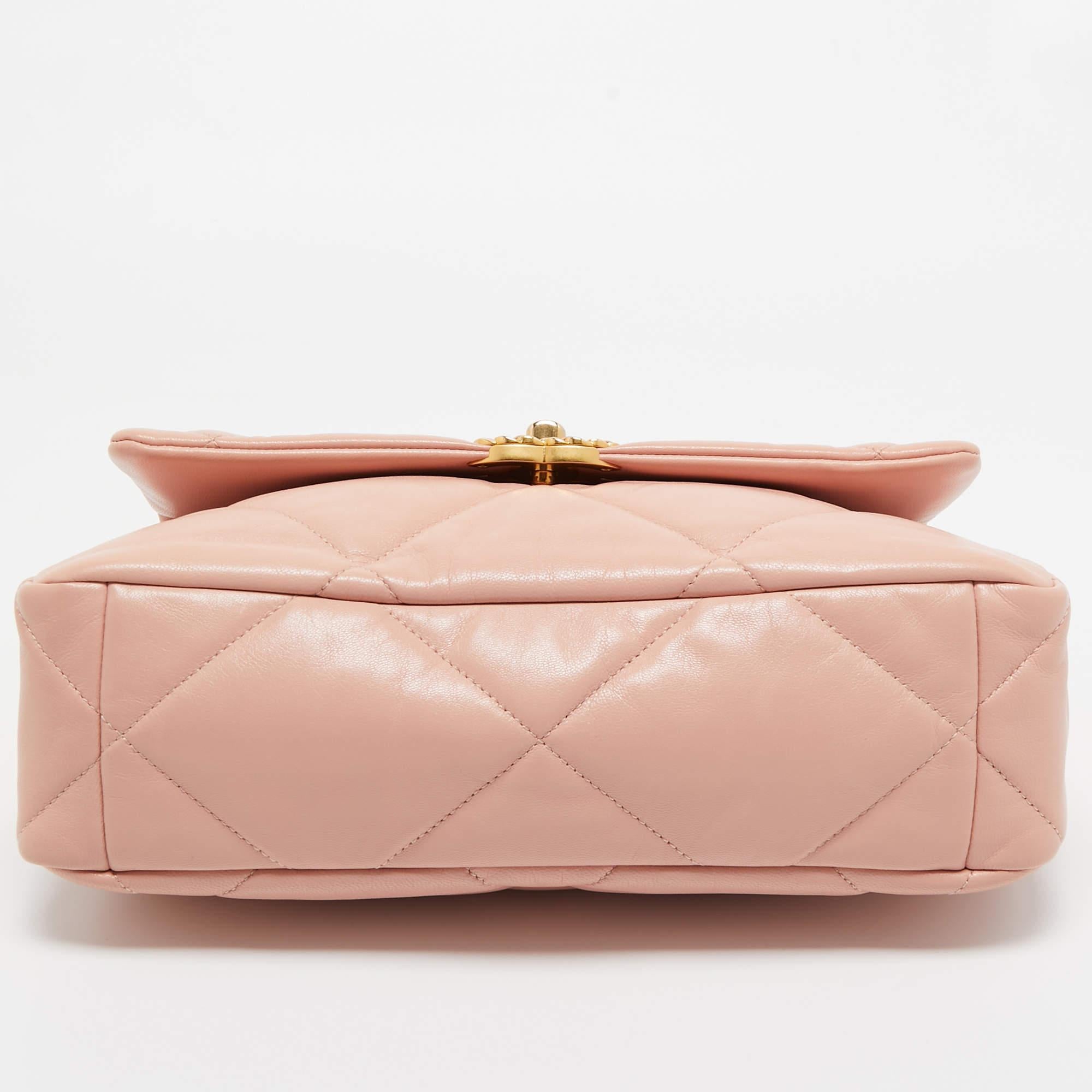 Chanel grand sac à rabat 19 en cuir matelassé rose en vente 1