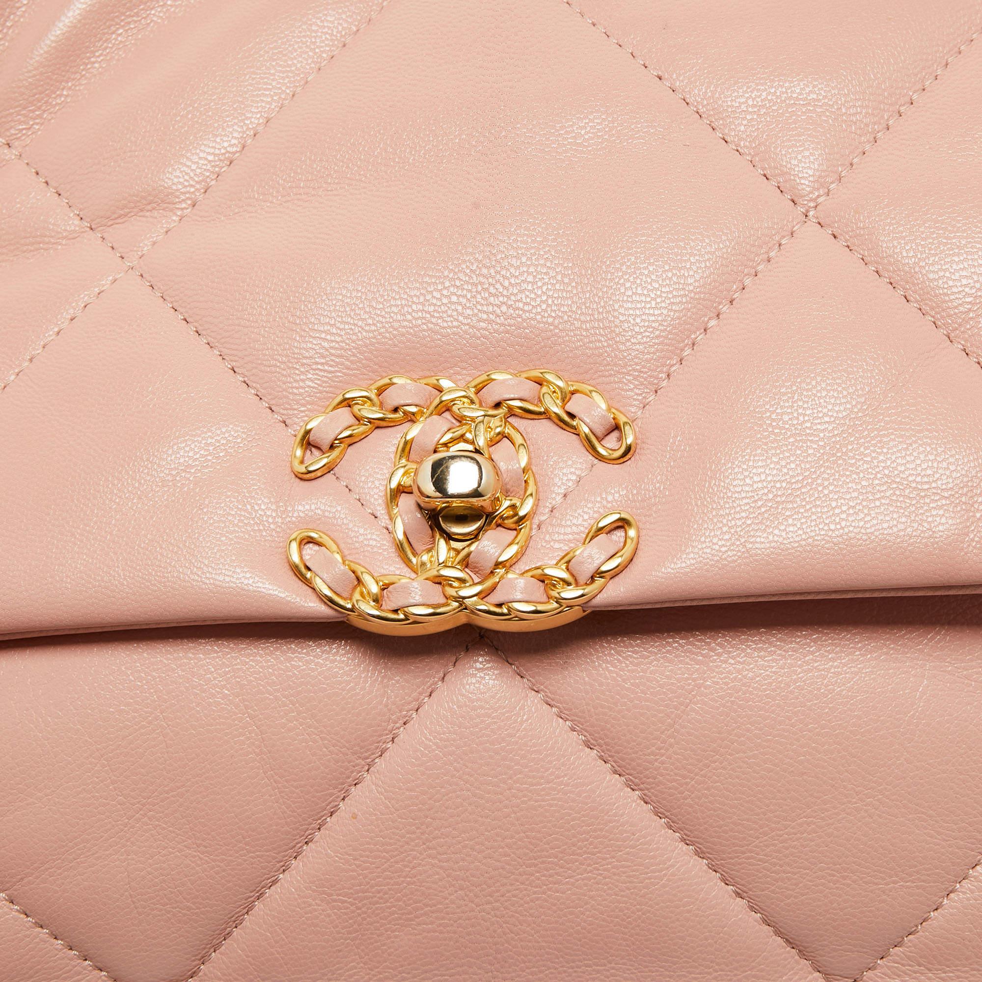 Chanel grand sac à rabat 19 en cuir matelassé rose en vente 3