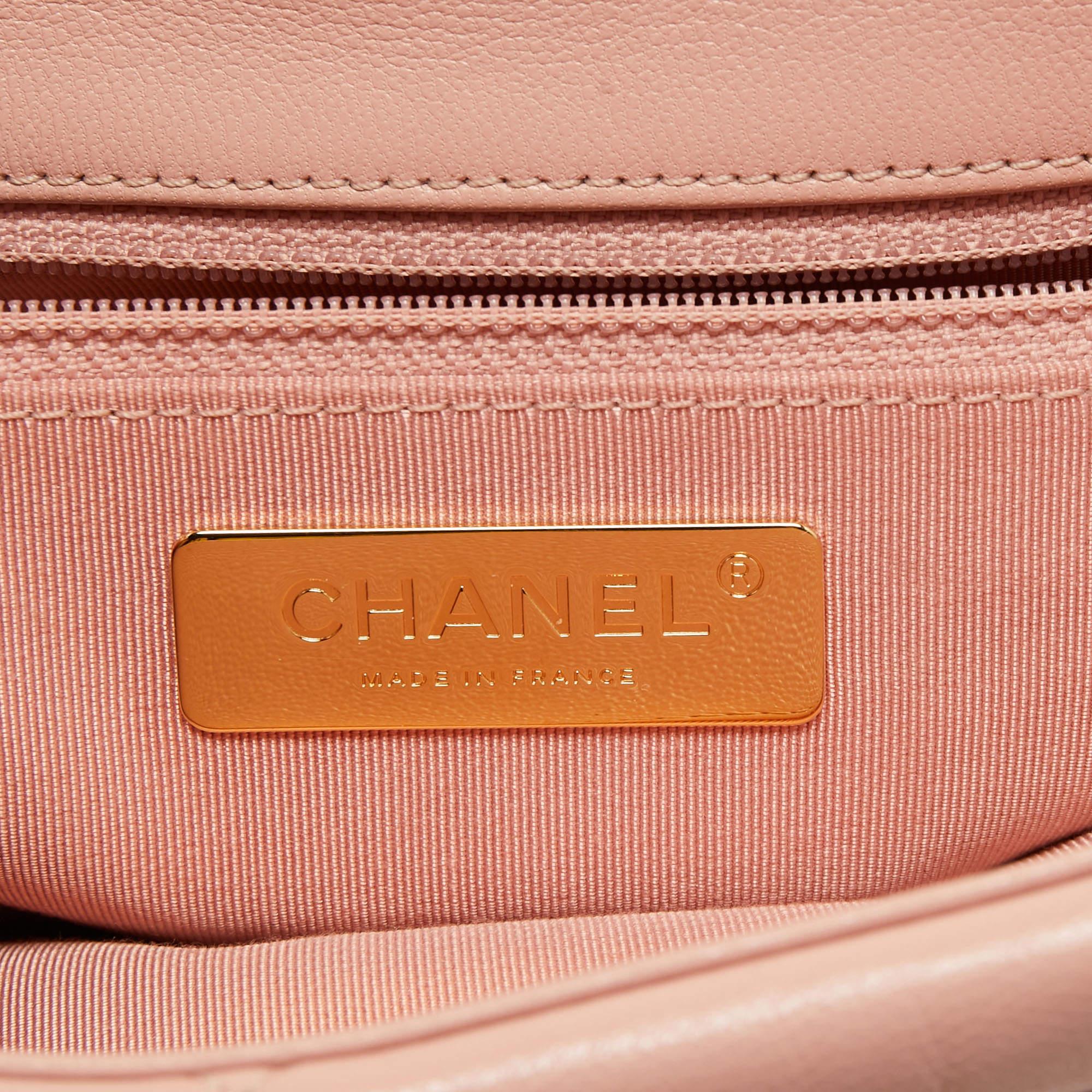 Chanel grand sac à rabat 19 en cuir matelassé rose en vente 5