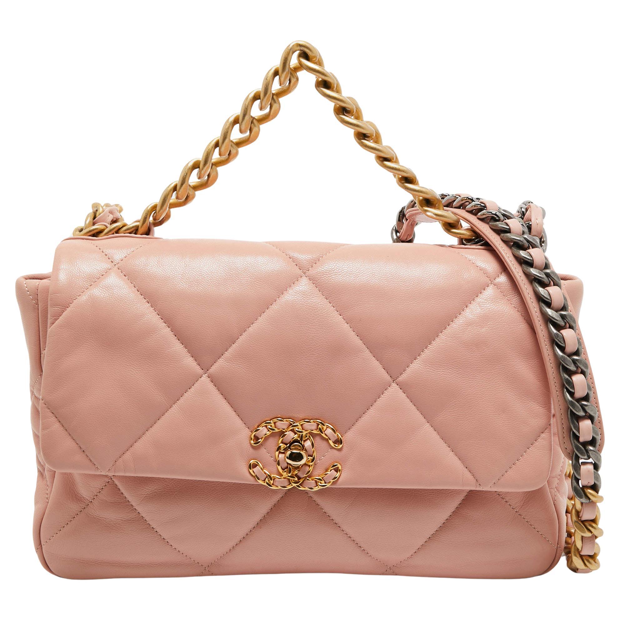 Chanel grand sac à rabat 19 en cuir matelassé rose en vente