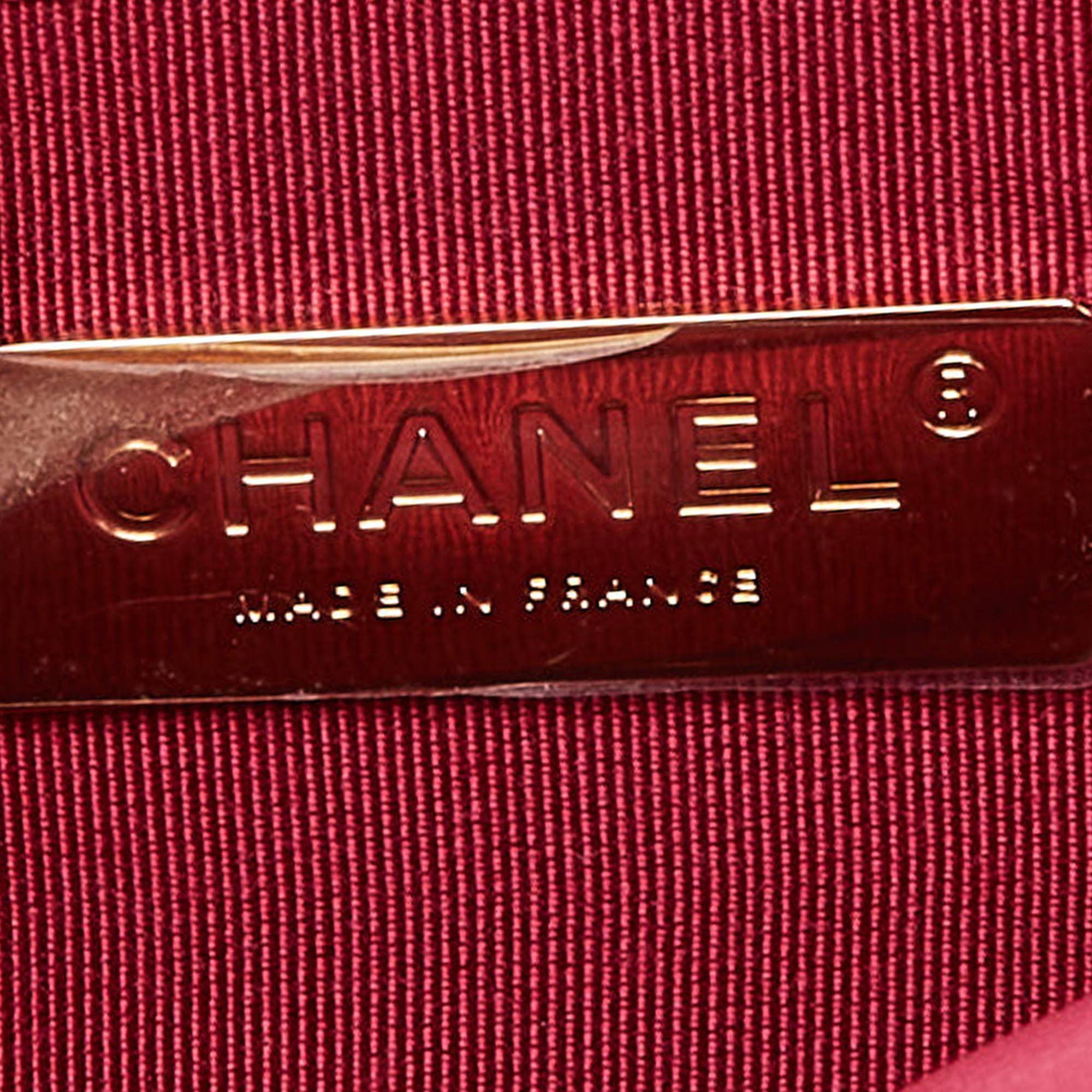 Chanel Rosa gesteppte Ledertasche Medium 19 mit Klappe und Griff oben im Zustand „Hervorragend“ in Dubai, Al Qouz 2