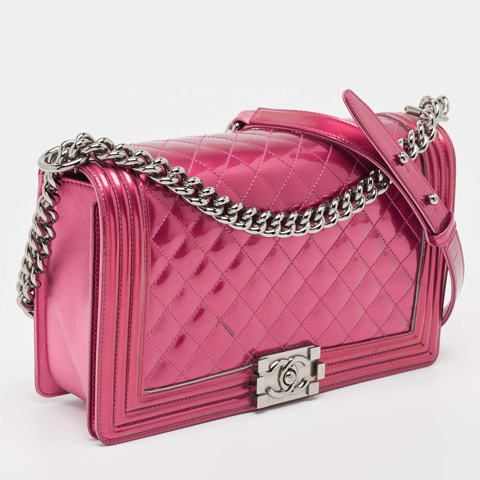 Chanel Pink Quilted Patent Leather New Medium Boy Flap Bag In Fair Condition For Sale In Dubai, Al Qouz 2