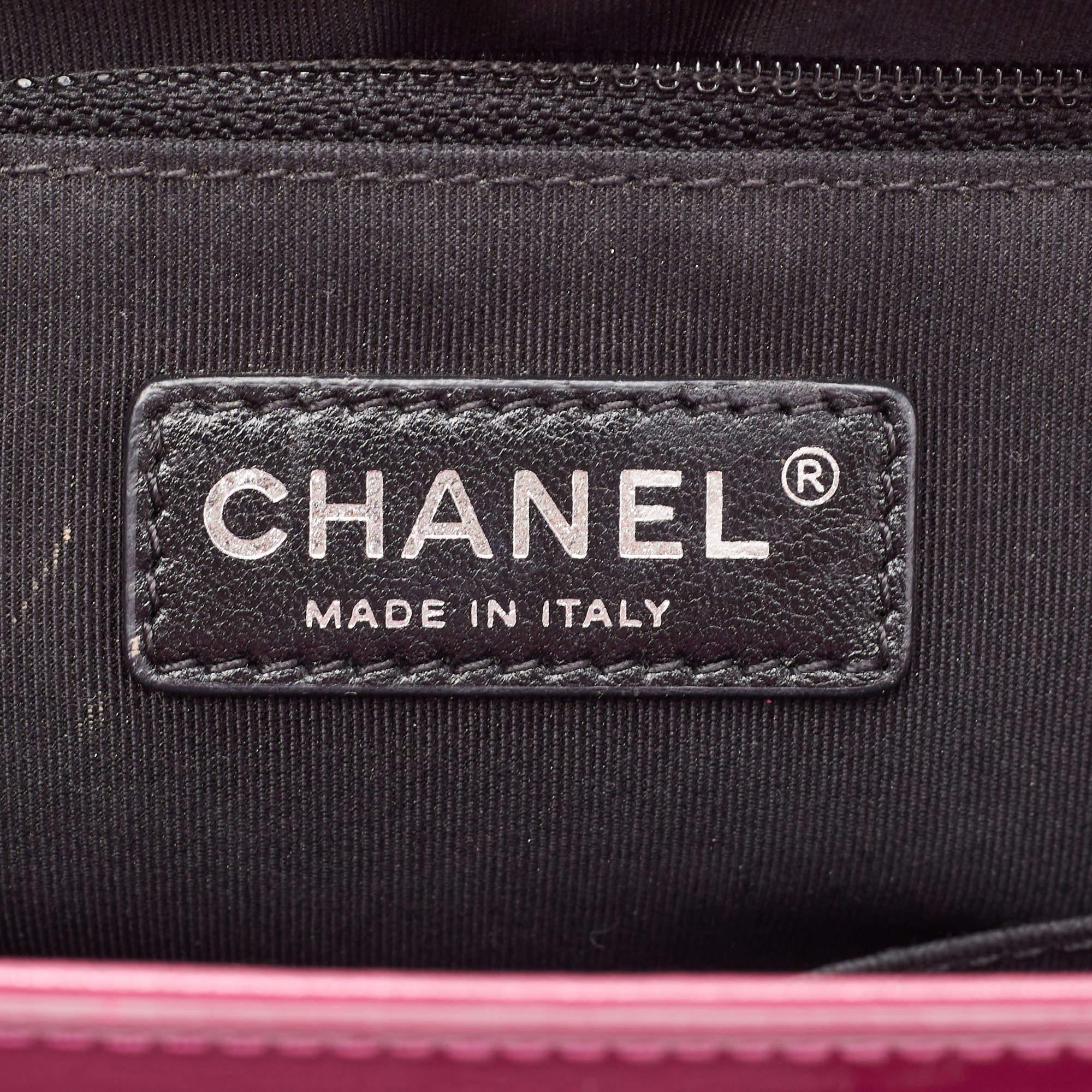 Chanel Rosa gesteppte Lackleder New Medium Boy Klappentasche aus Lackleder im Angebot 5