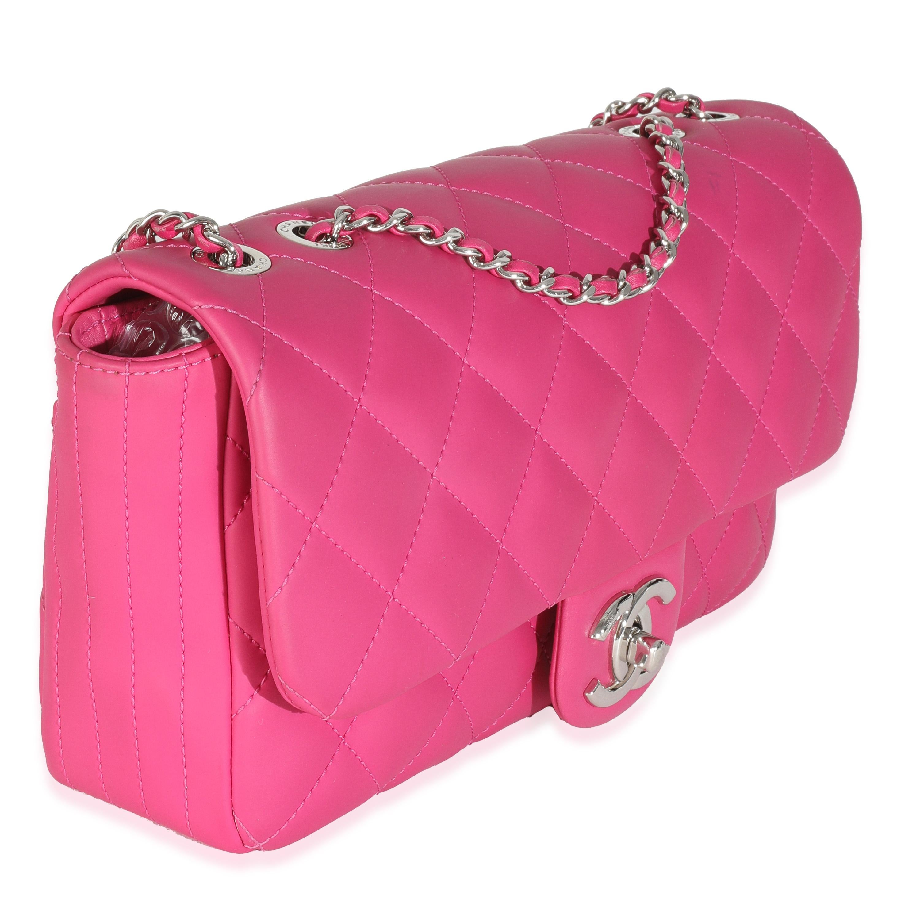 Rose Chanel - Sac à rabat Coco Rain moyen en cuir d'agneau matelassé rose en vente