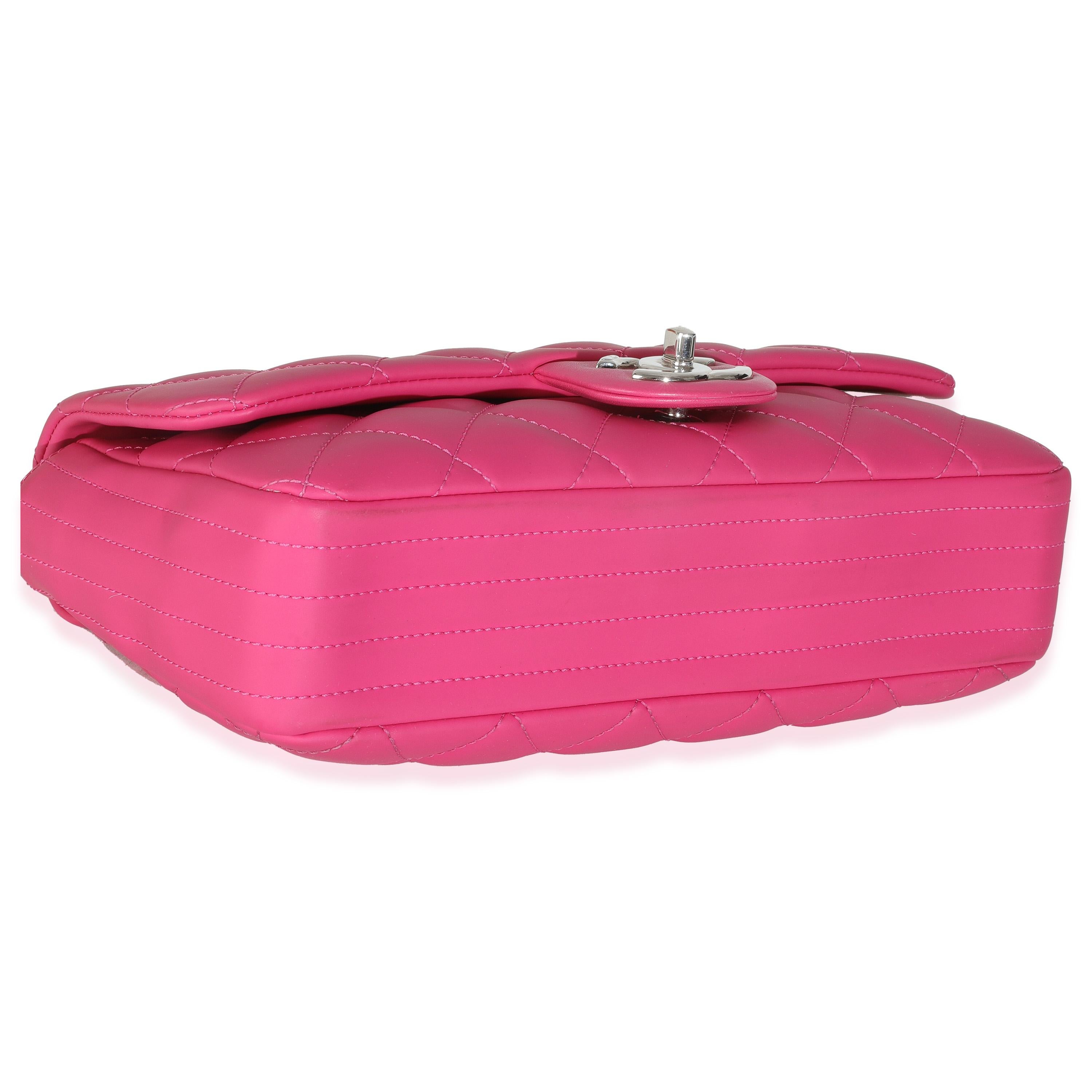 Chanel - Sac à rabat Coco Rain moyen en cuir d'agneau matelassé rose Pour femmes en vente