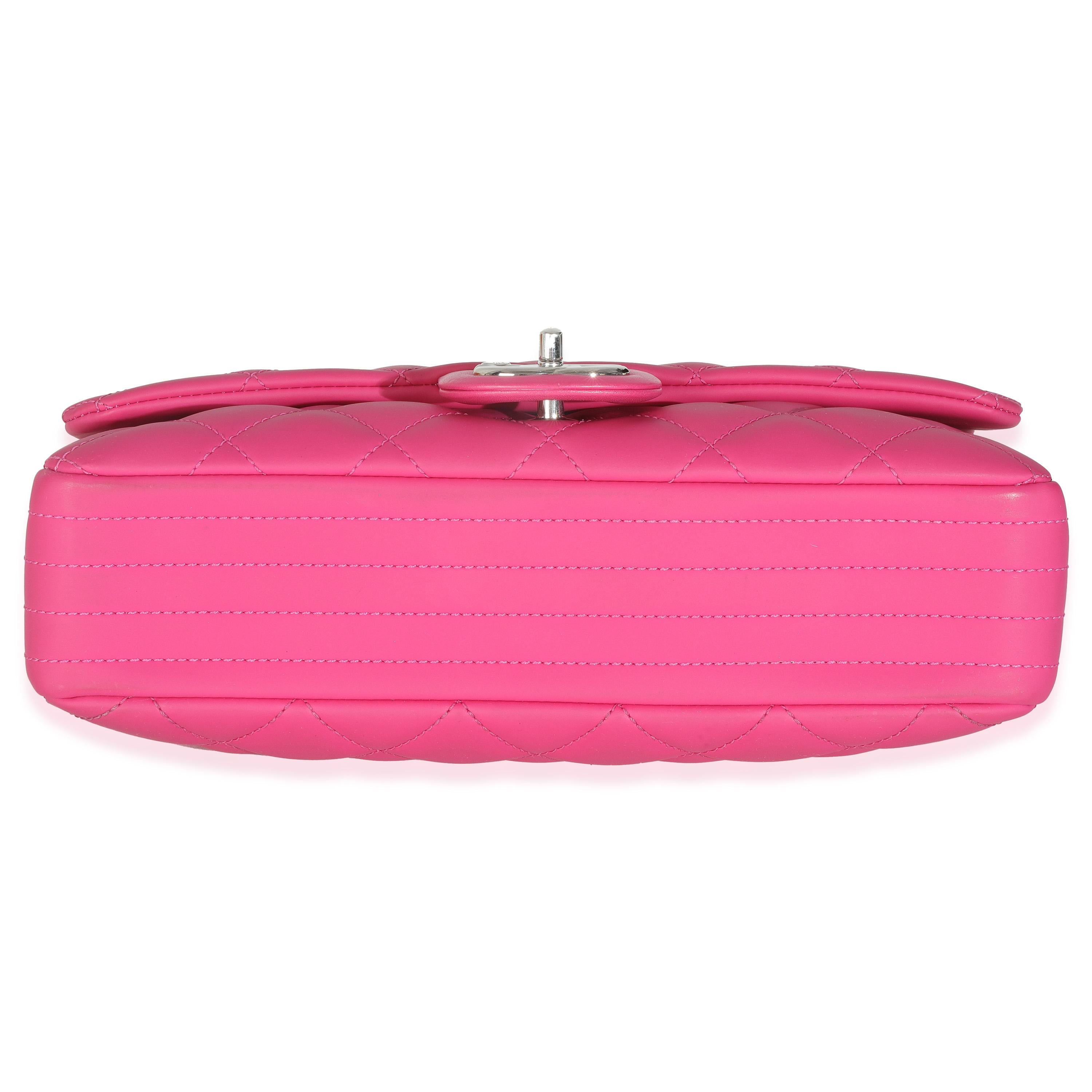 Chanel - Sac à rabat Coco Rain moyen en cuir d'agneau matelassé rose en vente 2