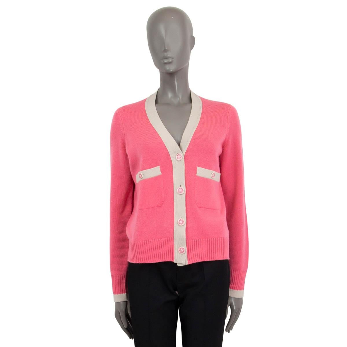 CHANEL Strickjacke aus rosa und sandfarbenem Kaschmir 2016 16C SEOUL 36 XS (Pink) im Angebot