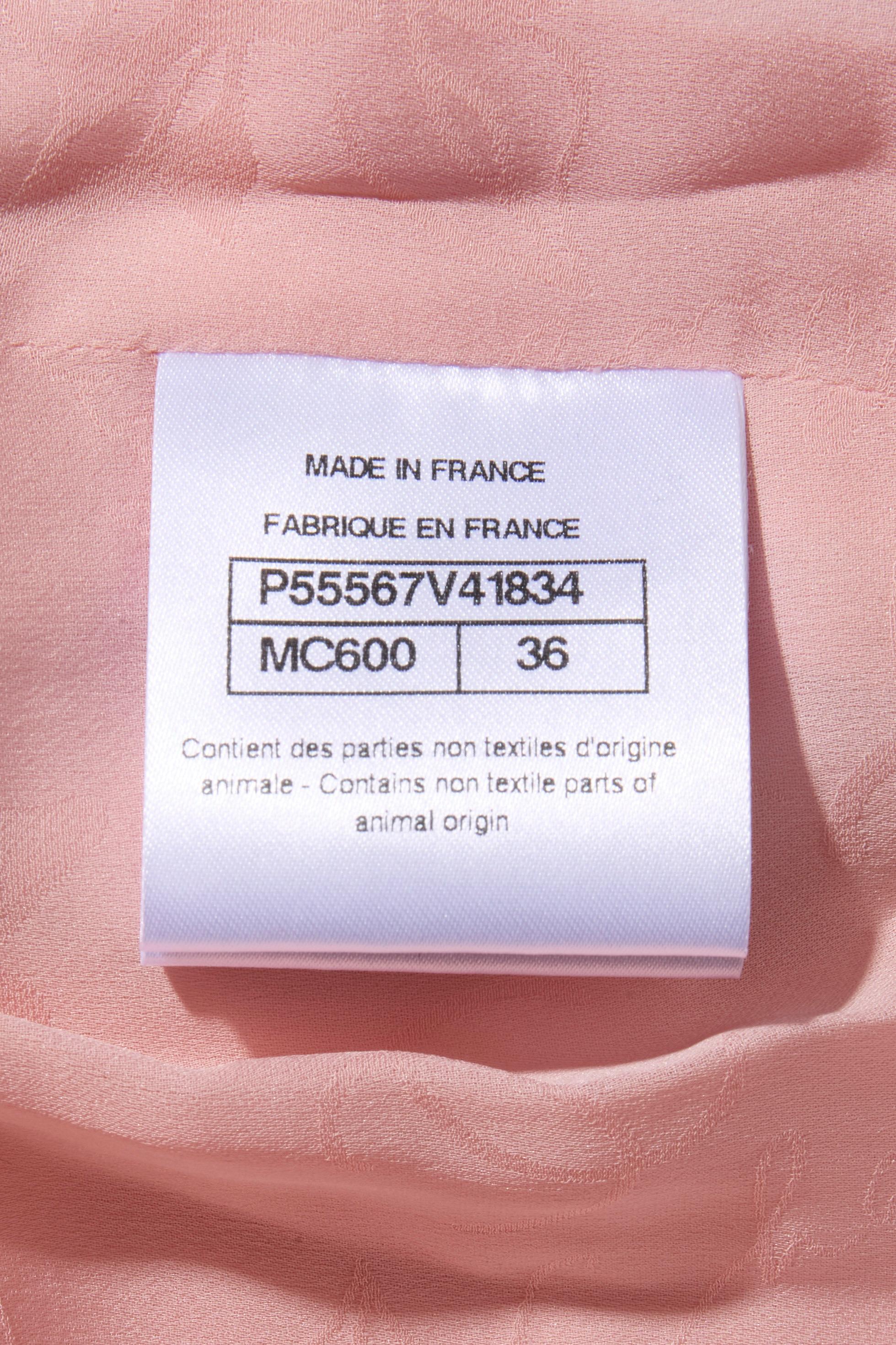 Chanel Giacca Blazer in Seta Rosa Collezione Primavera/Estate 2017 Taglia 36 in vendita 4
