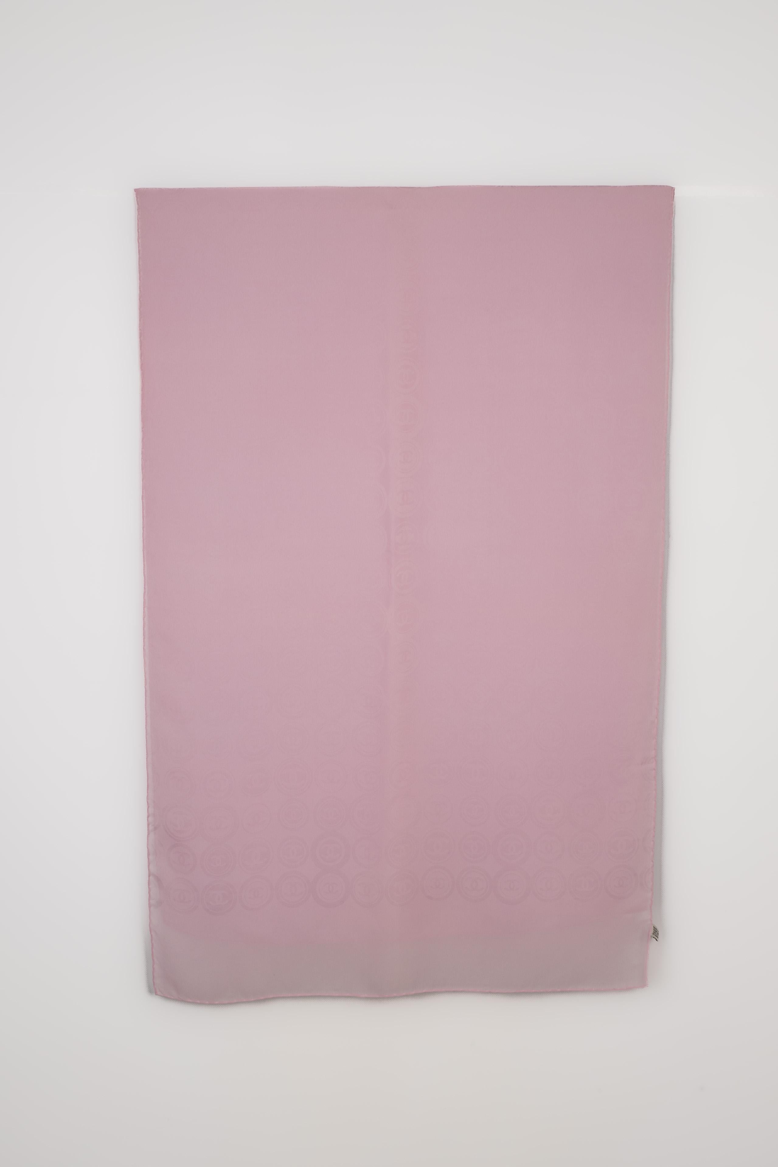 CHANEL - (Made in Italy) Large pink silk foulard printed with cc logos. Brand label missing.

Condition:
Very good condition

Dimensions:
66 cm x 200 cm

SKU:FFC45

Chanel
The house of Chanel, founded by Gabrielle ‘Coco’ Chanel in 1910, is an icon