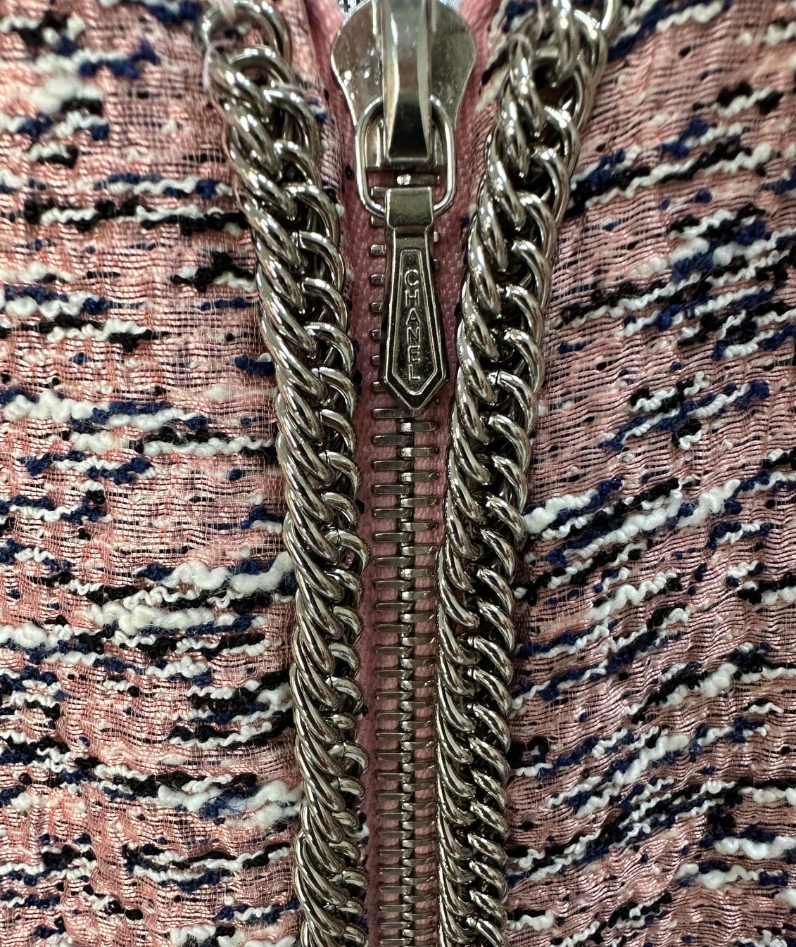 This stunning Chanel jacket is crafted from luxurious pink silk tweed and features a stylish zip-front design. In very good condition, this size 38 jacket is perfect for adding a touch of elegance to any outfit.

Please note that the hanger is not