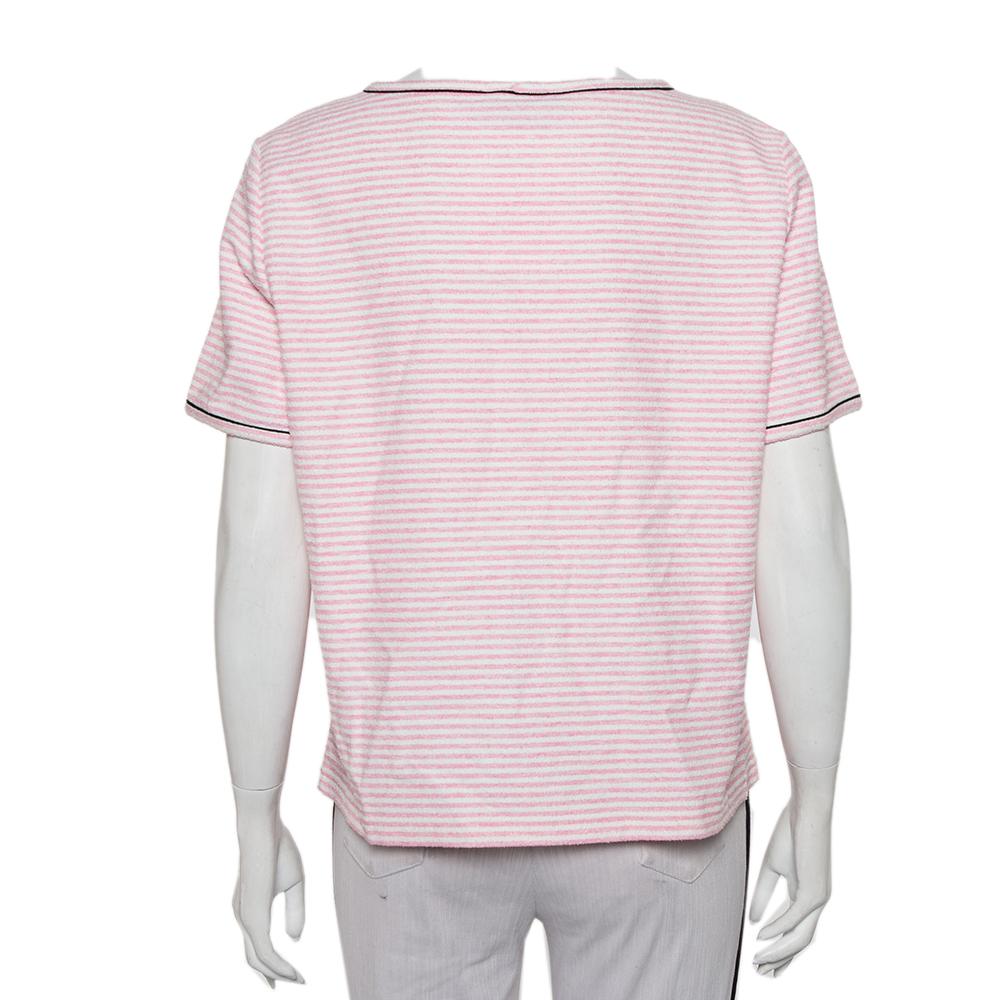 A seamless blend of comfort, luxury, and style, this Chanel t-shirt is a must-have piece! Made from a cotton-blend terry material in a pink shade, the striped creation is elevated by a logo print for a signature touch. Finished off with short
