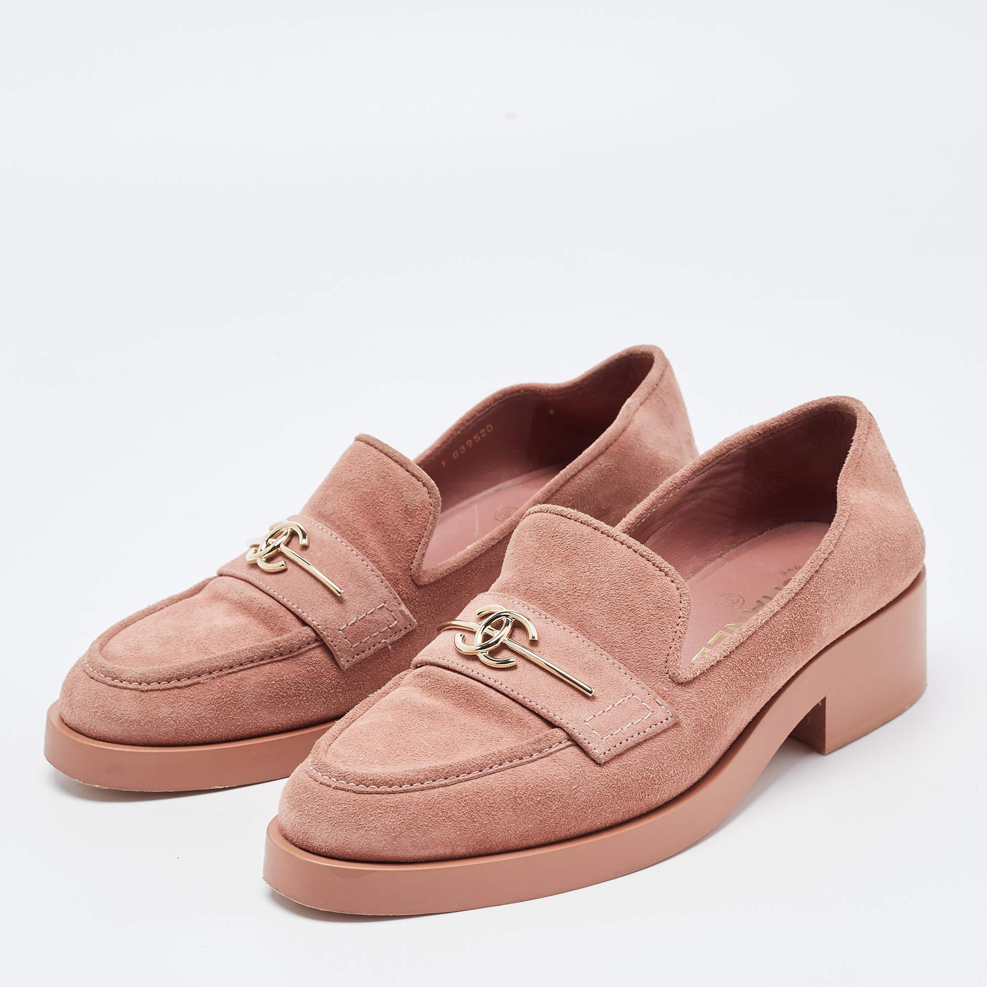 These designer loafers by Chanel will be your favorite go-to pair for off-duty looks. Crafted using pink suede, the shoes have round toes and short heels.

