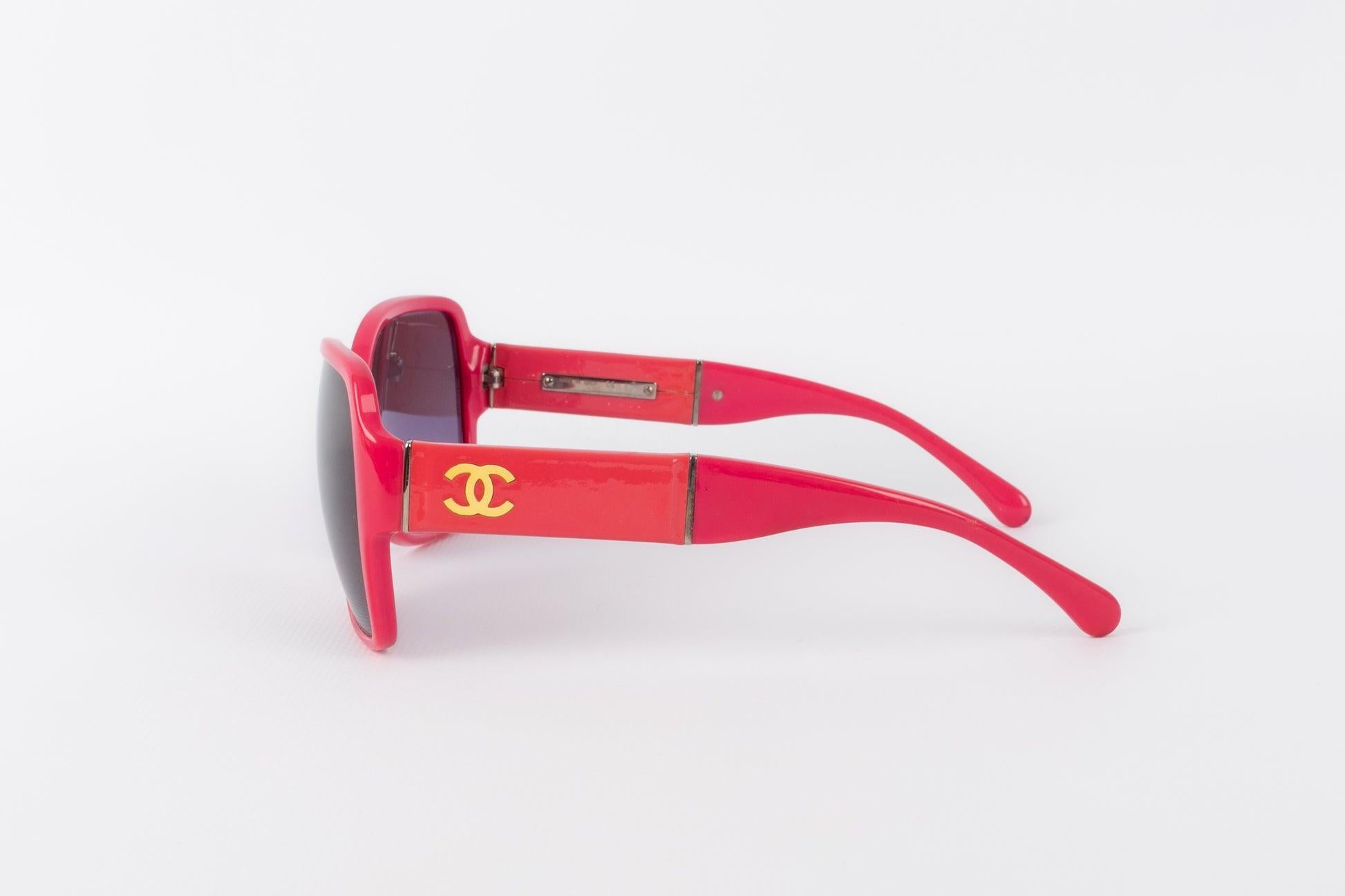 Chanel Pink Sunglasses with CC Logos In Excellent Condition For Sale In SAINT-OUEN-SUR-SEINE, FR