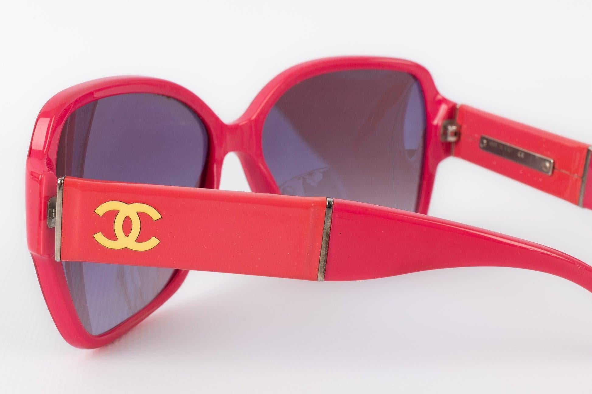 Chanel Rosa Sonnenbrille mit CC-Logos im Angebot 1