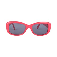 Gafas de sol Chanel rosa con logotipo CC de metal dorado