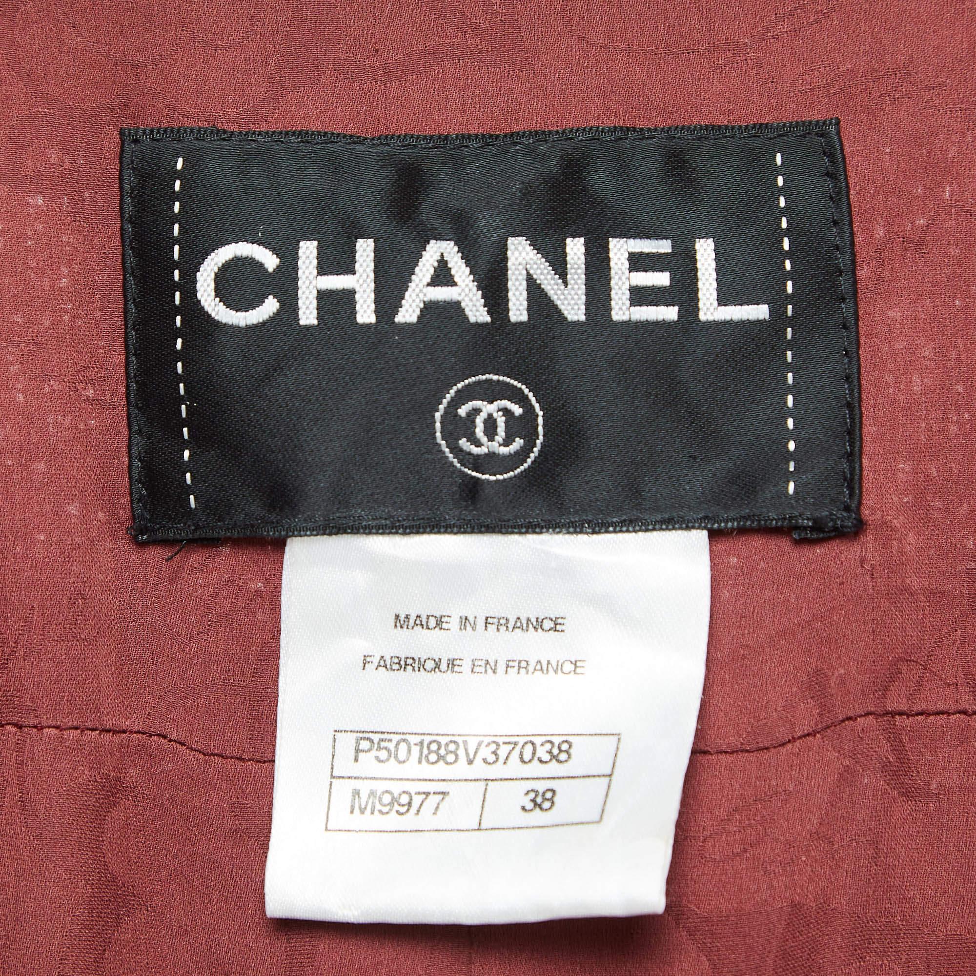 Chanel Giacca in tweed rosa stile Cara Delevingne M. In condizioni ottime in vendita a Dubai, Al Qouz 2