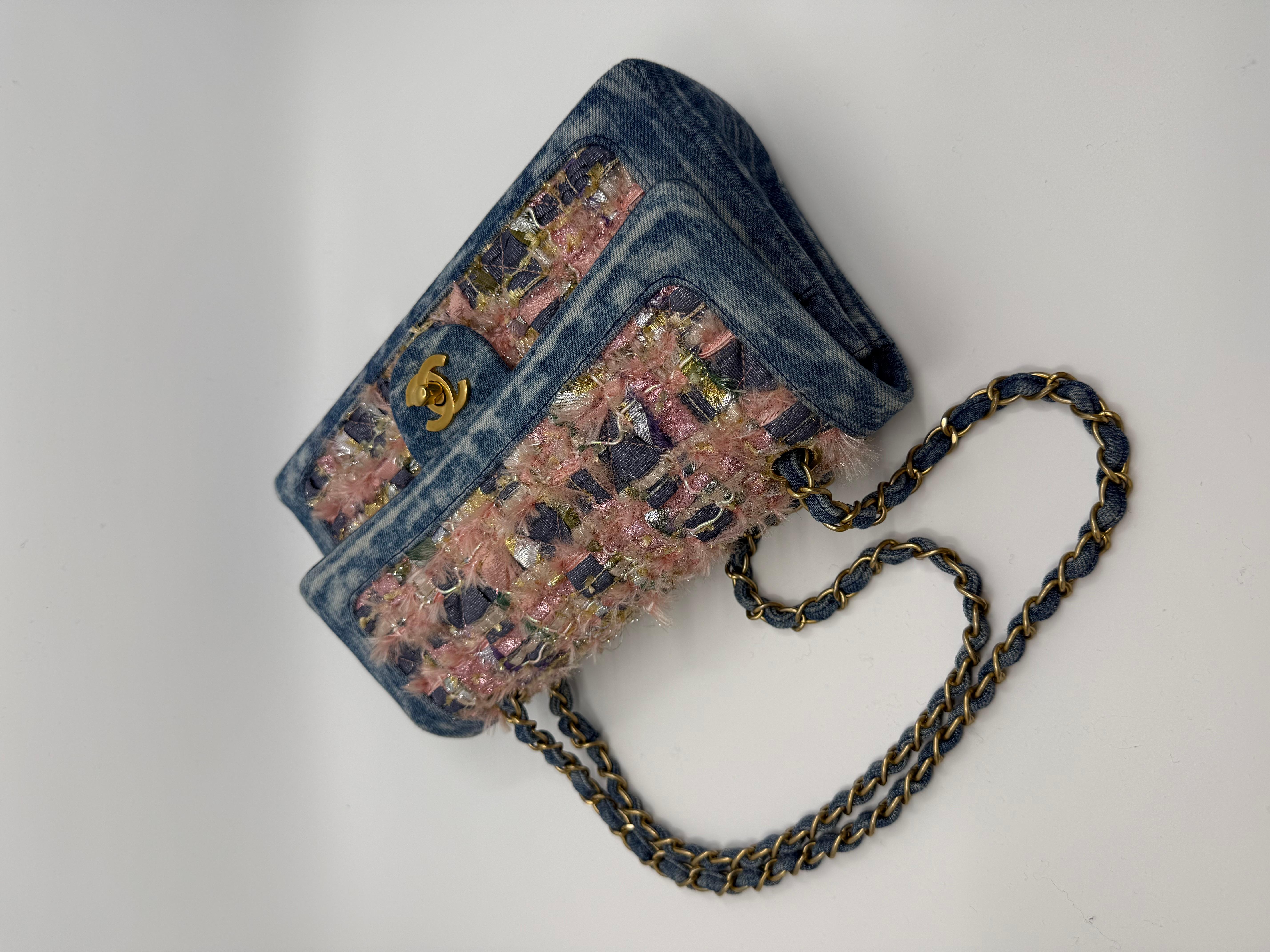 Gris Chanel - Sac classique à double rabat en tweed rose - Sac à rabat moyen en vente
