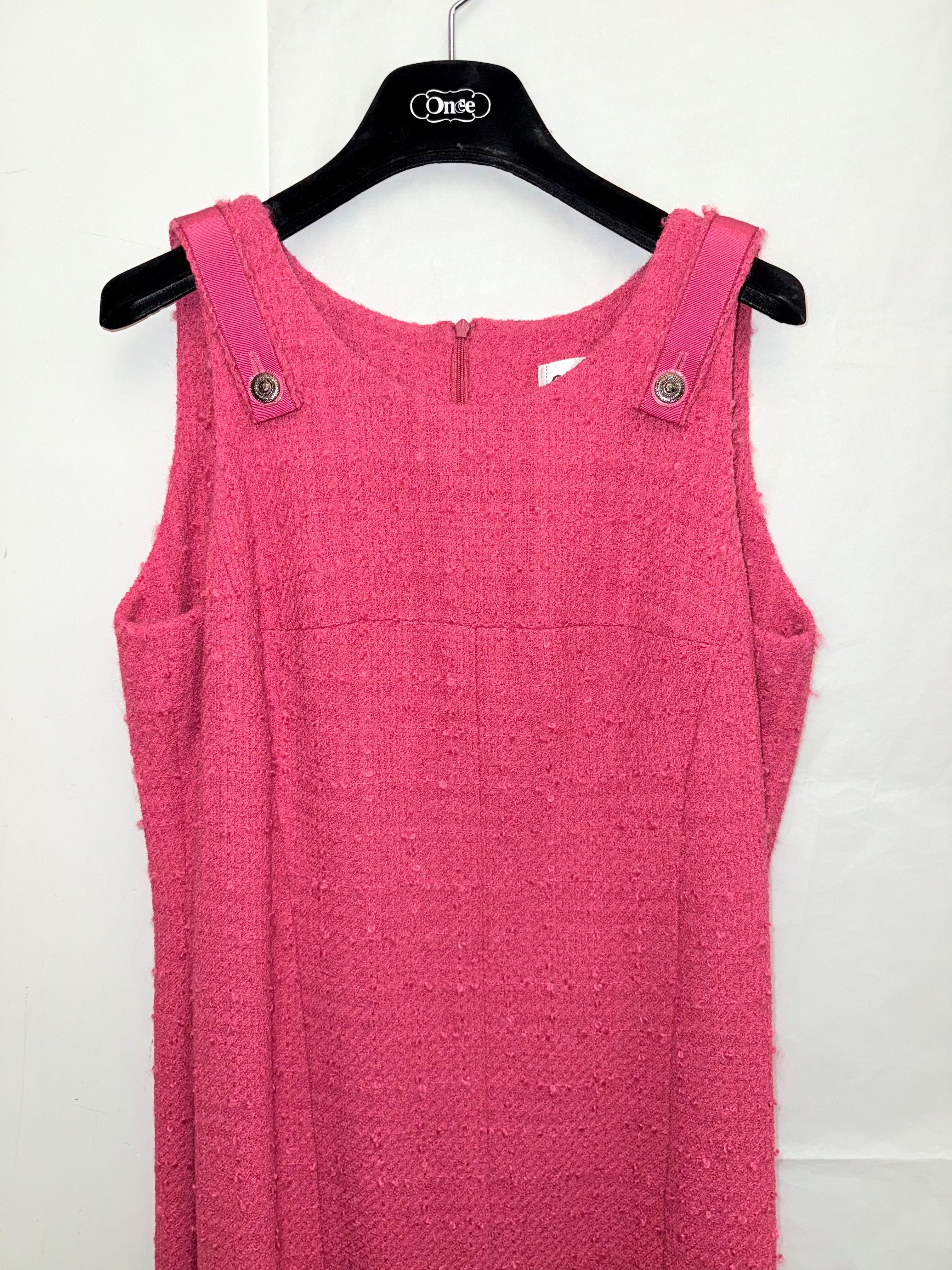 Chanel pink tweed dress In Excellent Condition For Sale In Sheung Wan, HK