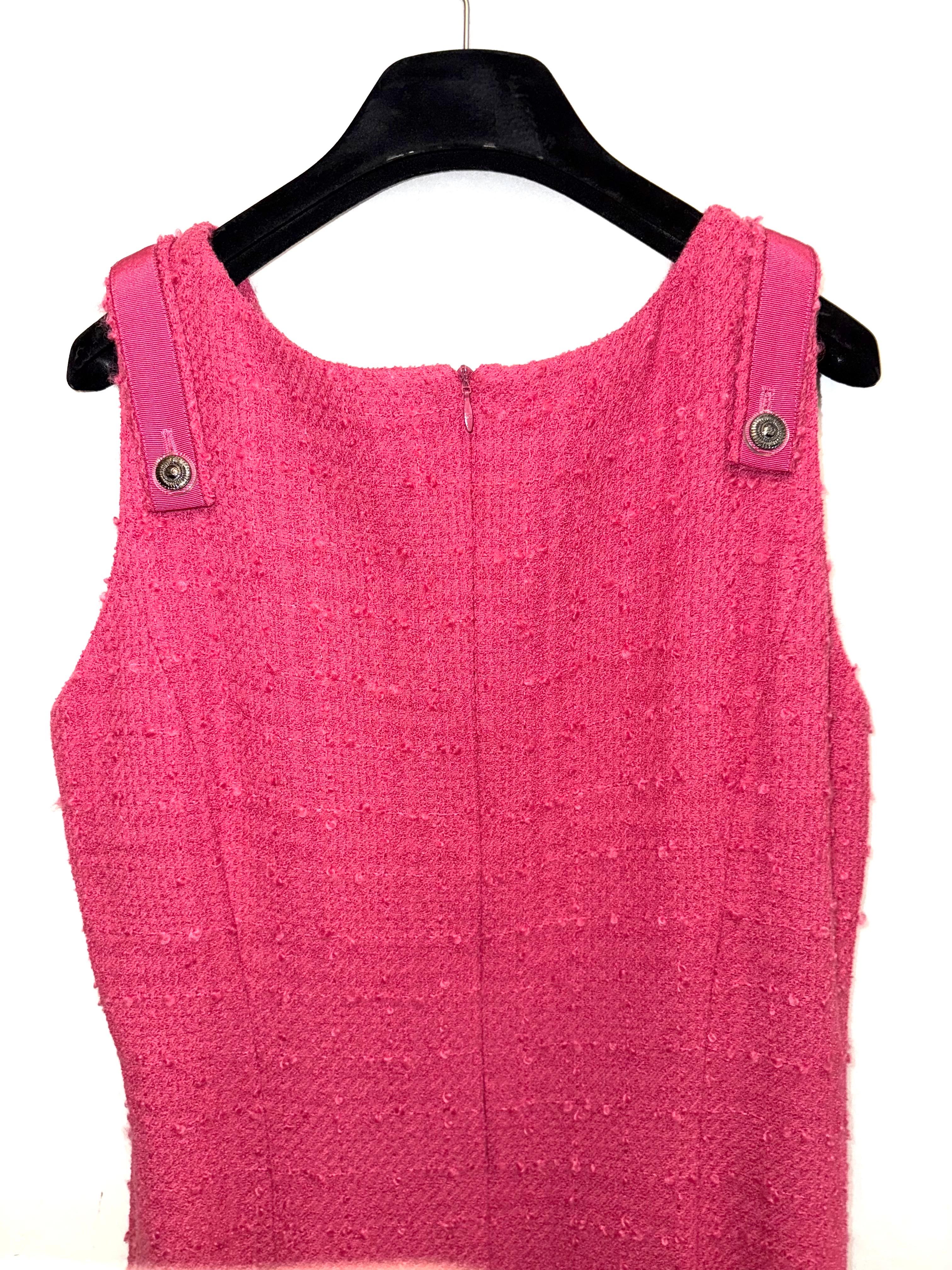 Women's Chanel pink tweed dress For Sale