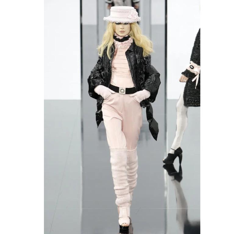 Chanel Pink Tweed Hat, 2009 In Excellent Condition In SAINT-OUEN-SUR-SEINE, FR