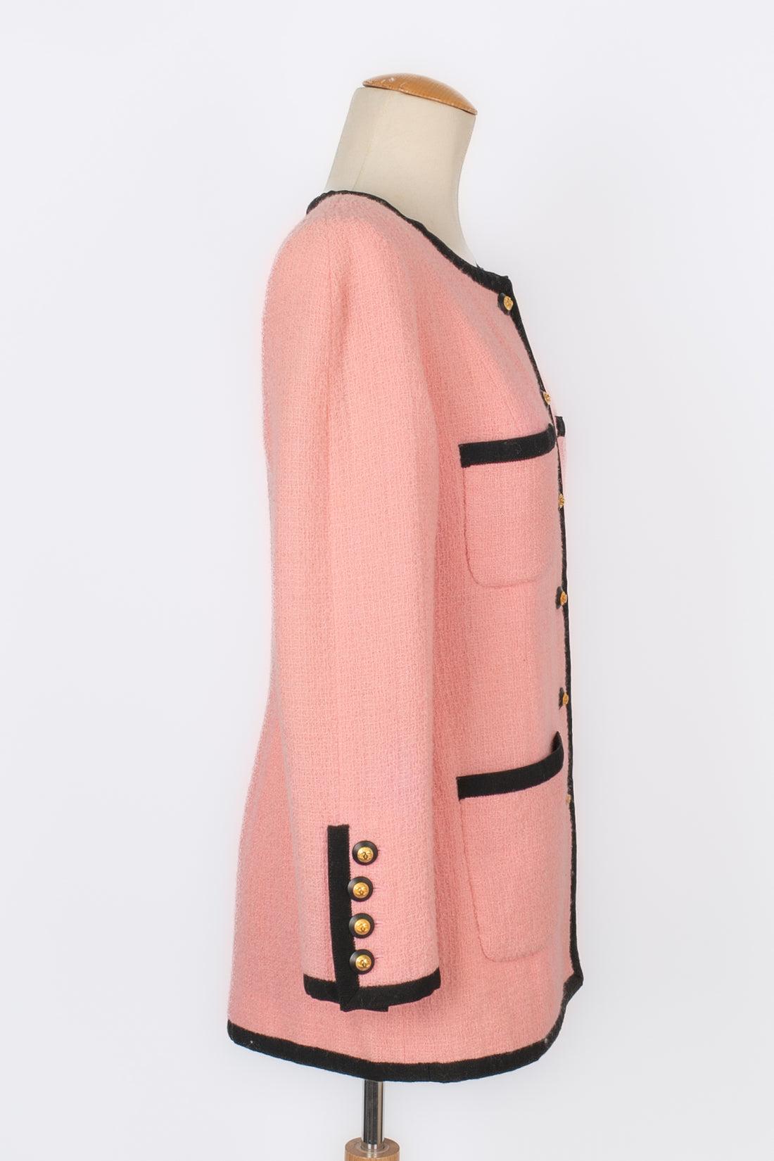 Veste en tweed rose de Chanel Excellent état à SAINT-OUEN-SUR-SEINE, FR