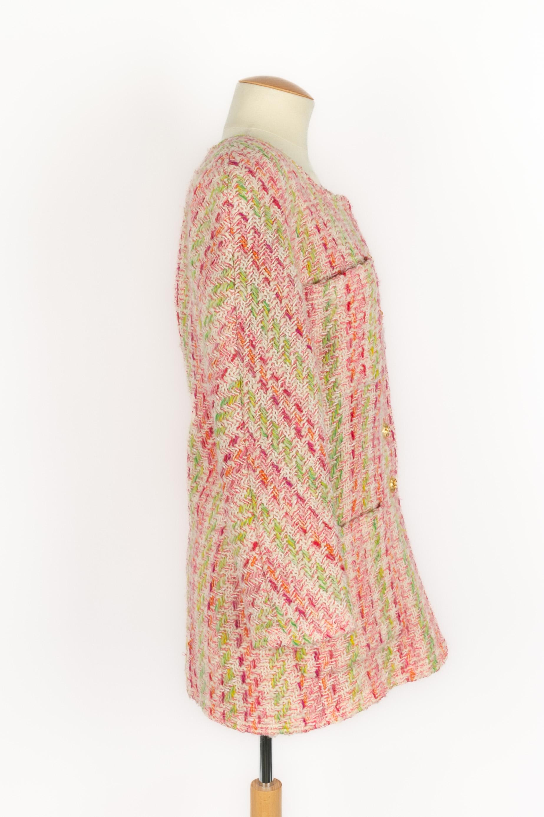 Chanel Rosa Tweed-Jacke im Zustand „Hervorragend“ im Angebot in SAINT-OUEN-SUR-SEINE, FR