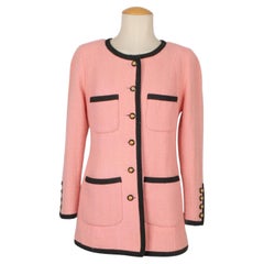 Veste en tweed rose de Chanel