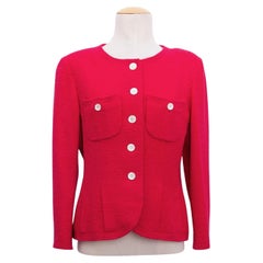 Veste en tweed rose de Chanel