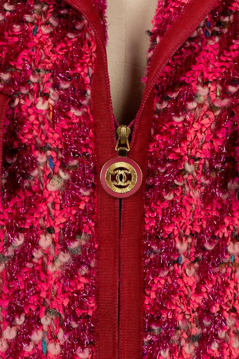 Veste Chanel en tweed rose ornée de tressures en vente 1