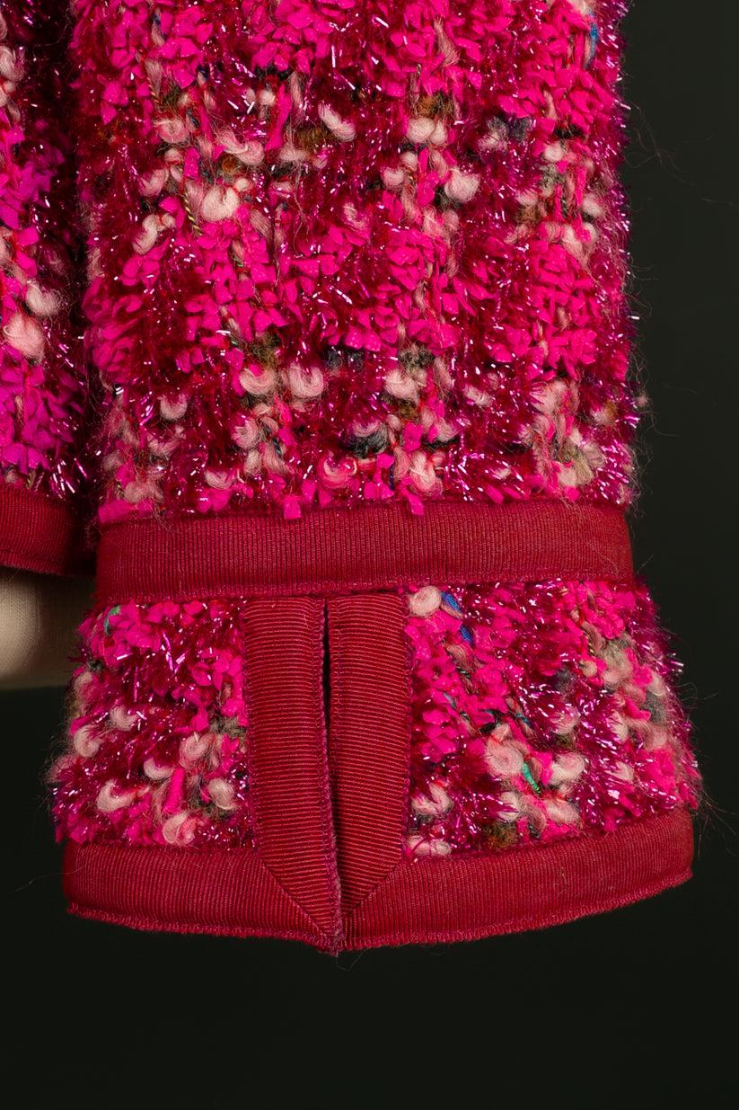 Veste Chanel en tweed rose ornée de tressures en vente 2