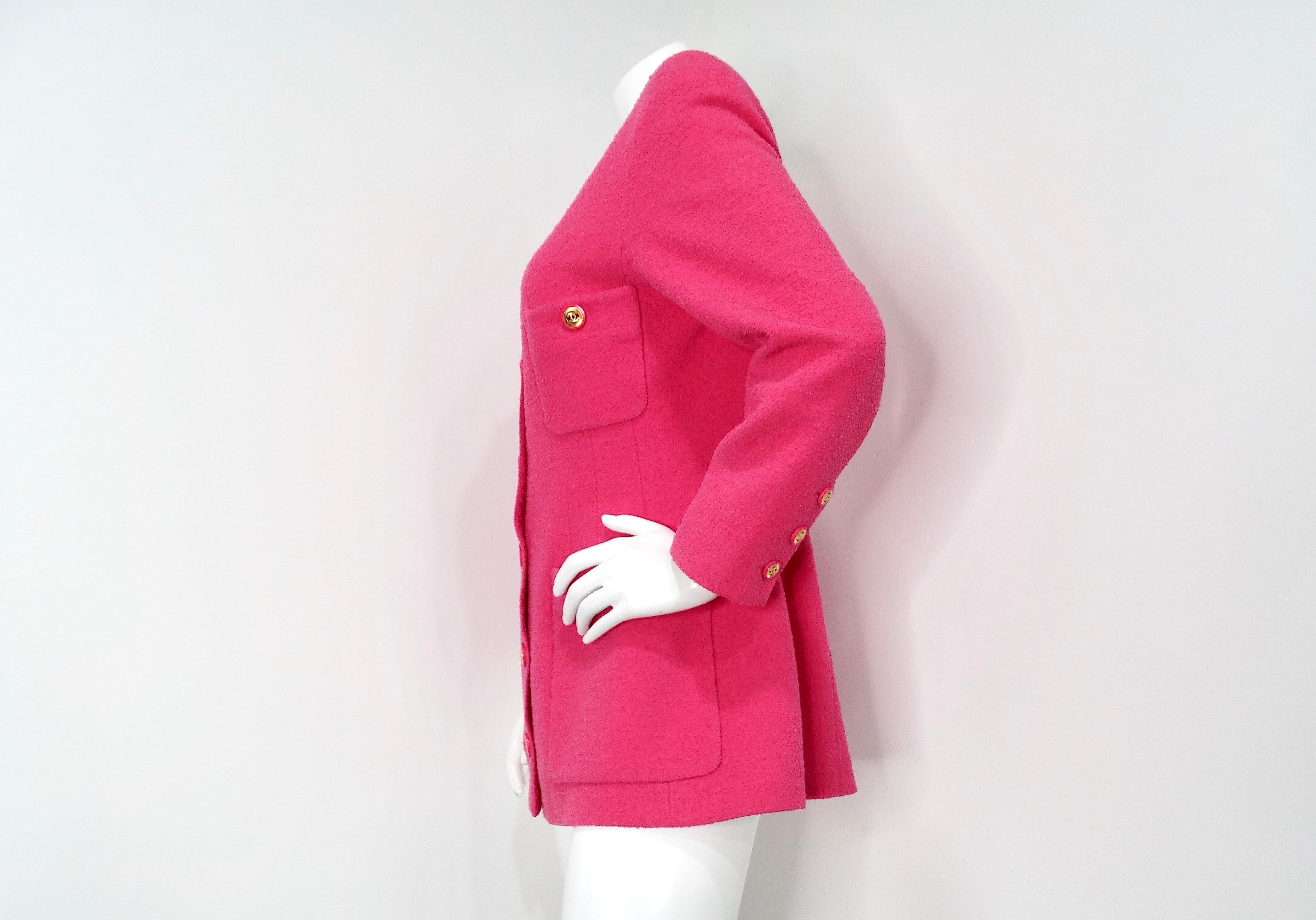Chaqueta Chanel de tweed rosa con botones CC entrelazados dorados circa años 80 Rosa en venta