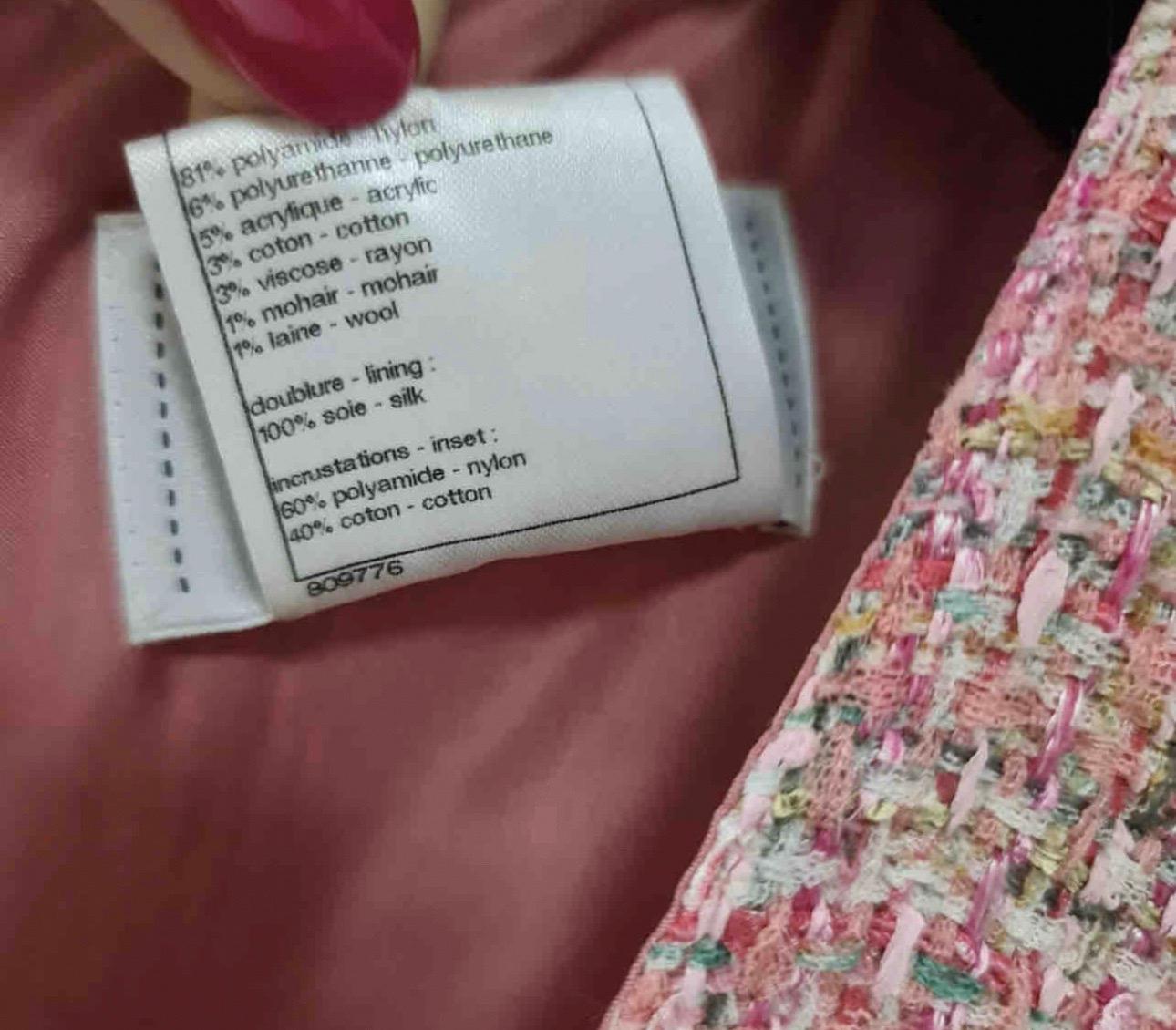 CHANEL Mini-robe en tweed rose  en vente 2