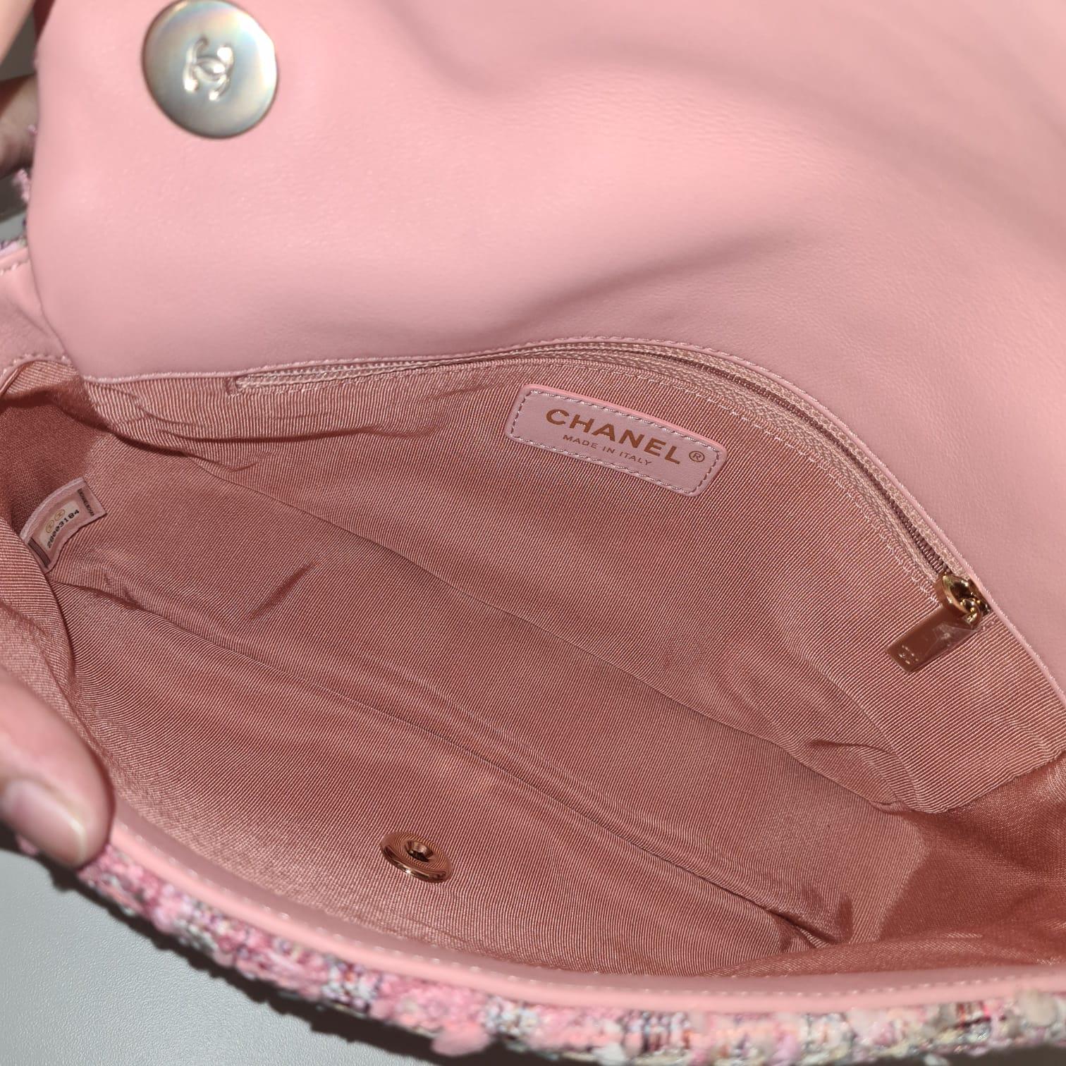 Chanel Pink Tweed Pearl Handle By The Sea Medium Flap Bag In Good Condition In Jakarta, Daerah Khusus Ibukota Jakarta