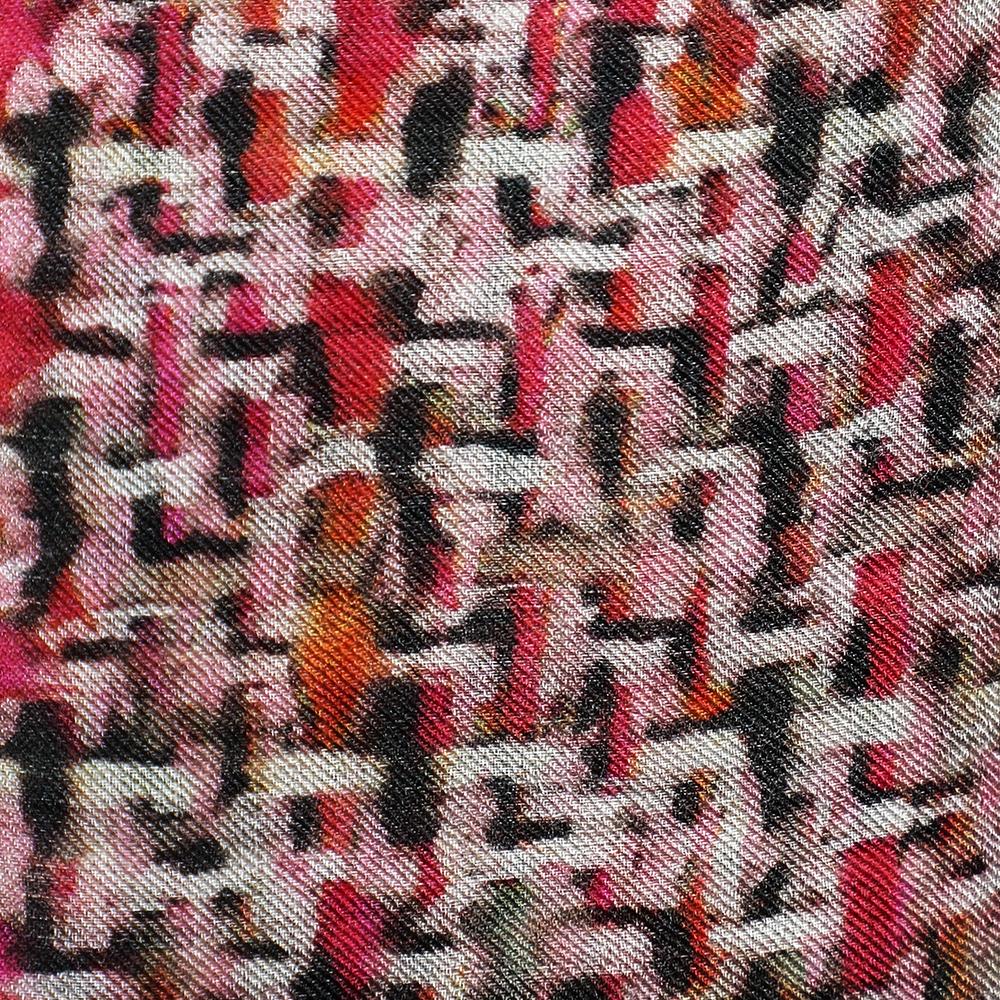 Endow your winter style with chic Chanel aesthetics and subtle glamour by accessorizing with this scarf. This Chanel scarf is designed using pink tweed-printed cashmere, making it an ideal pick for the winter season. It flaunts a length of 130 cm.