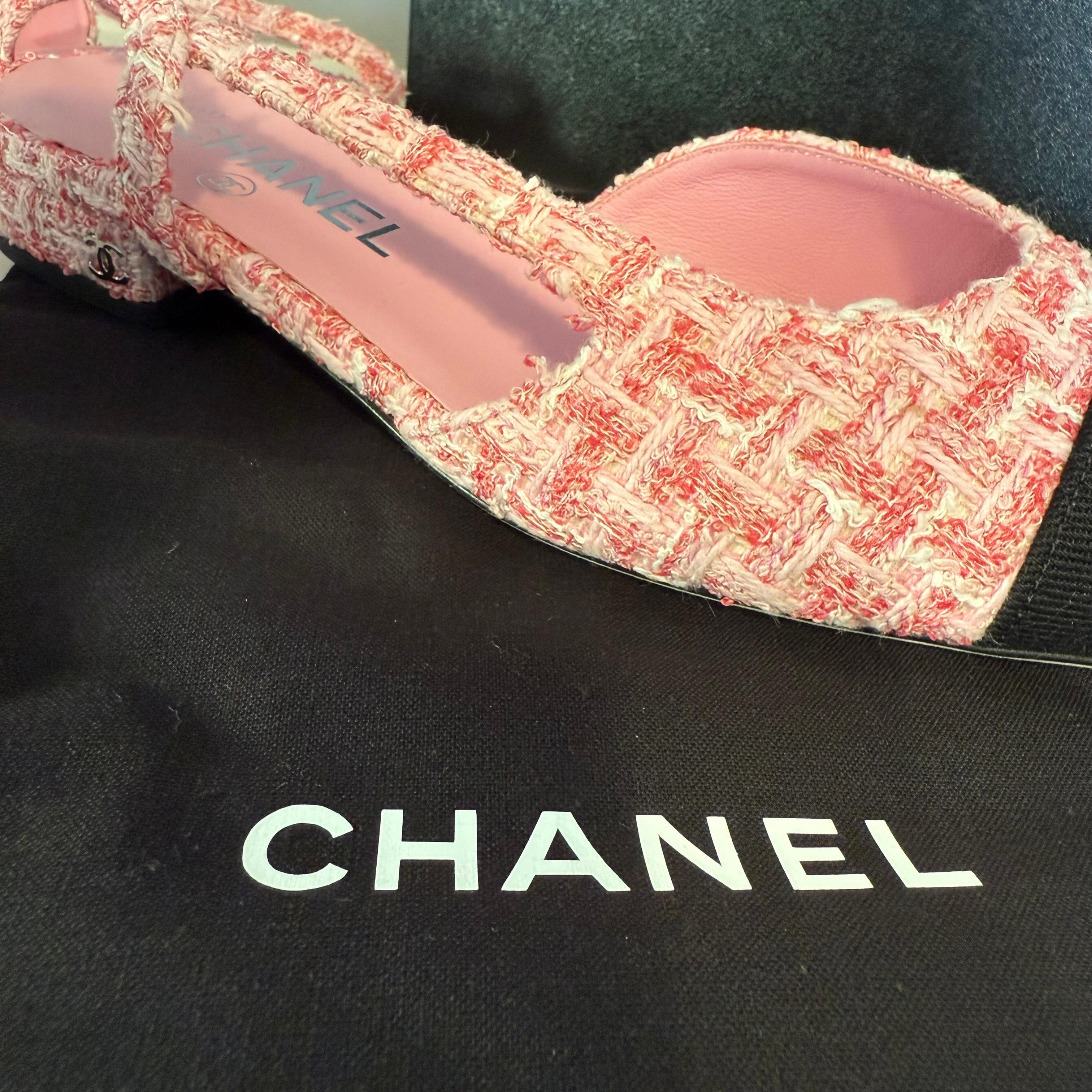 Chanel - Chaussures à talons compensés en tweed rose - Taille 37 en vente 2