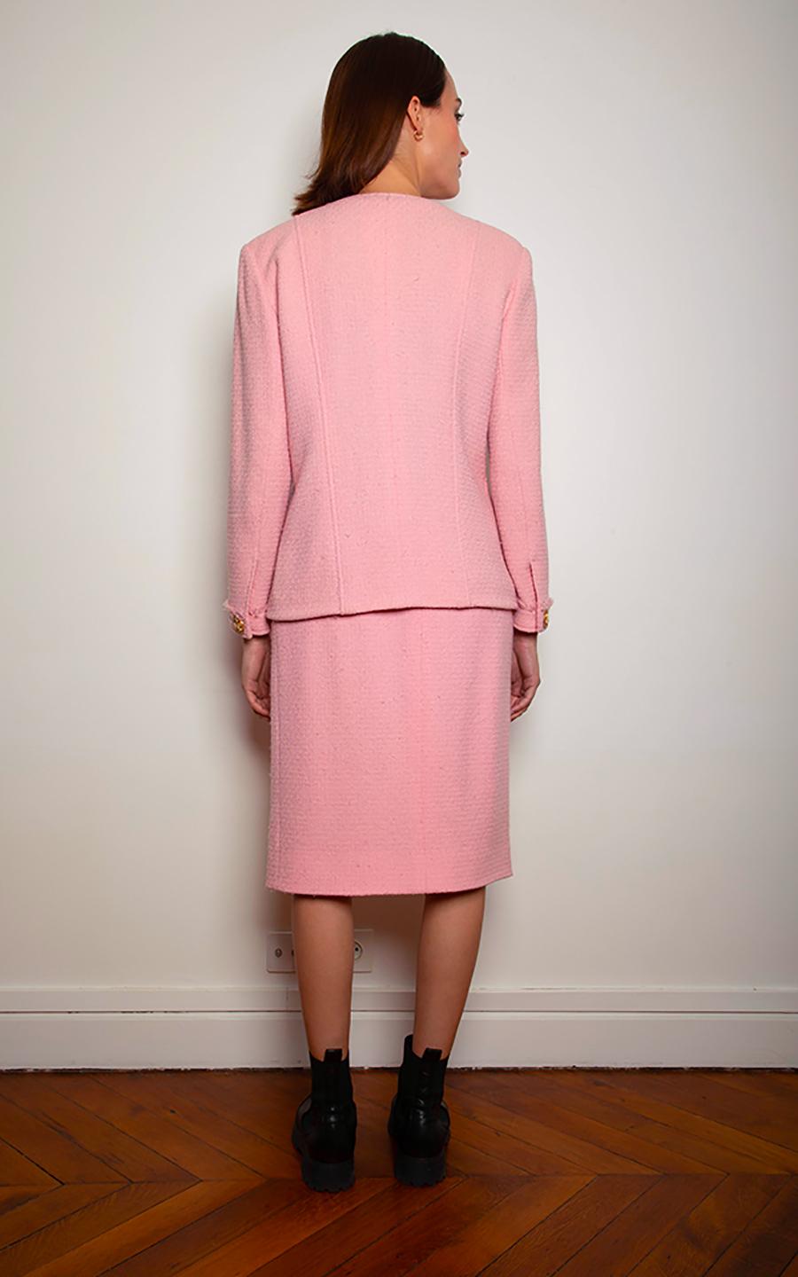 Chanel Pink Tweed Suit 1995 In Excellent Condition In Paris, FR