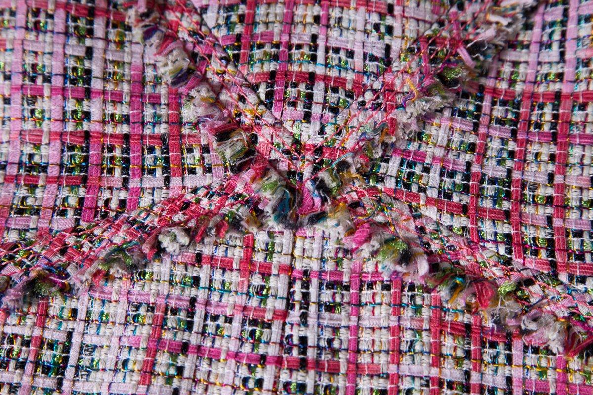CHANEL  Pink Tweed V-Neck & Fringe Detail Dress SZ 34 In Excellent Condition For Sale In Scottsdale, AZ