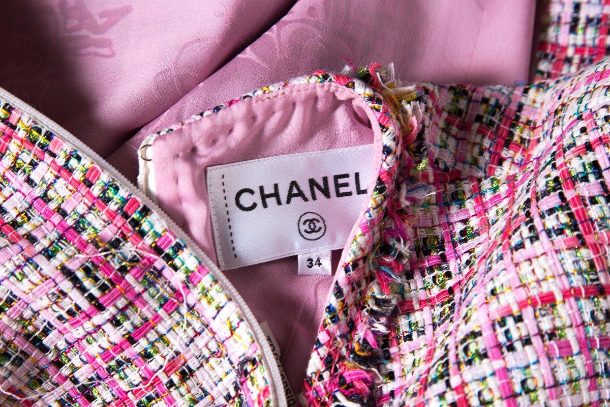 Women's CHANEL  Pink Tweed V-Neck & Fringe Detail Dress SZ 34 For Sale